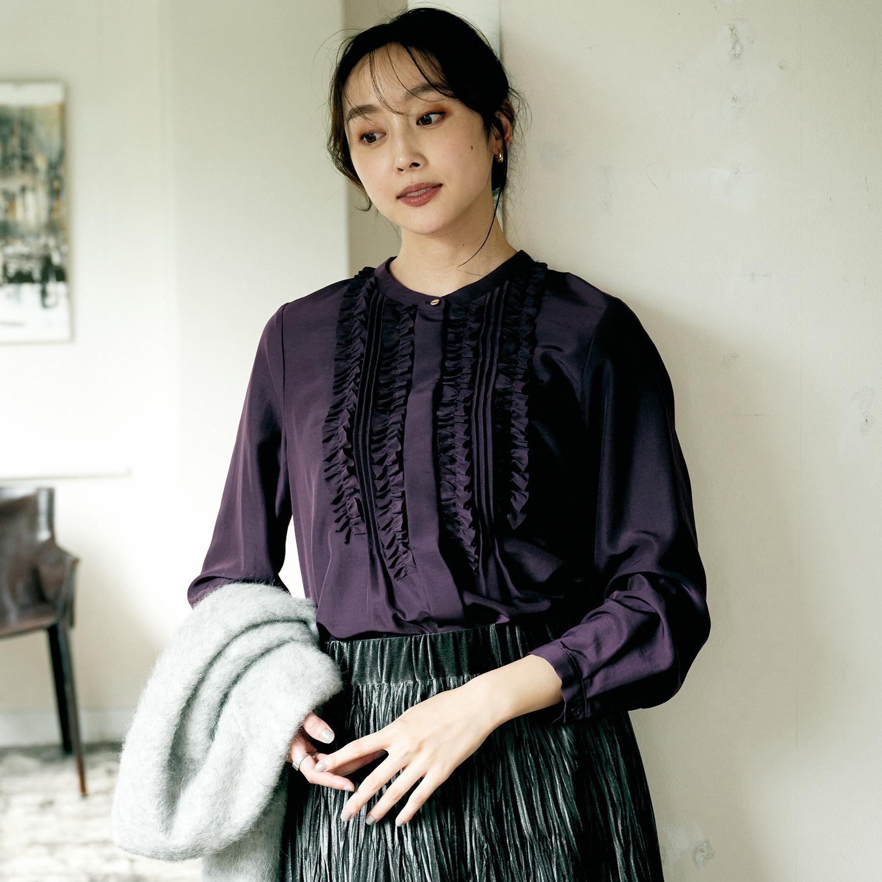 UNTITLED「【1枚で着映え/オンオフ着回し】フリルサテンブラウス」|シャツ・ブラウス|