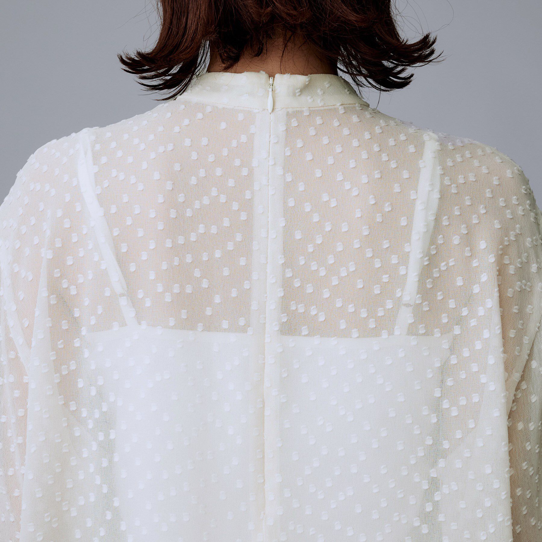 UNTITLED「【重ね着やスーツインナーに/シアー】ドットジャカード ブラウス」|シャツ・ブラウス|