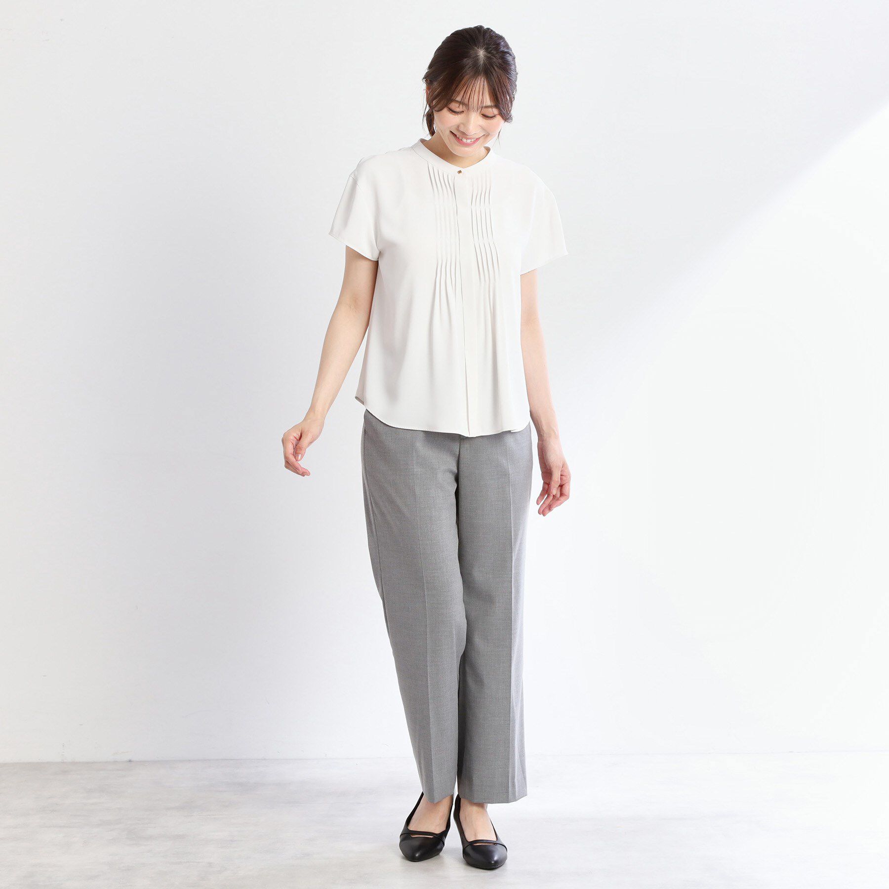 Reflect「【インナーに◎／すっきり見え！長め丈】タックデティールブラウス」|シャツ・ブラウス|