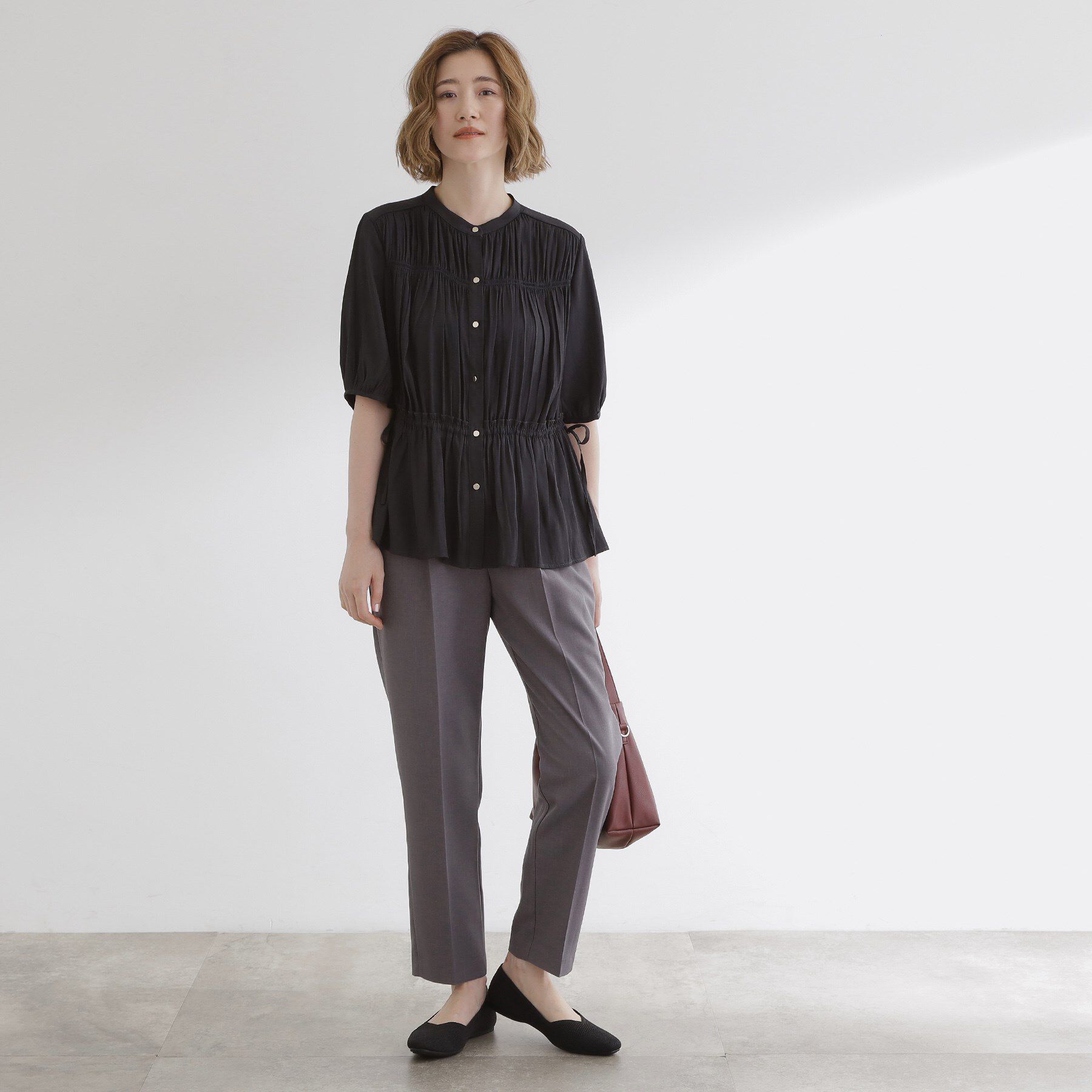 grove「【二の腕/体型カバー】メリハリシルエットが叶うシャーリングブラウス」|シャツ・ブラウス|