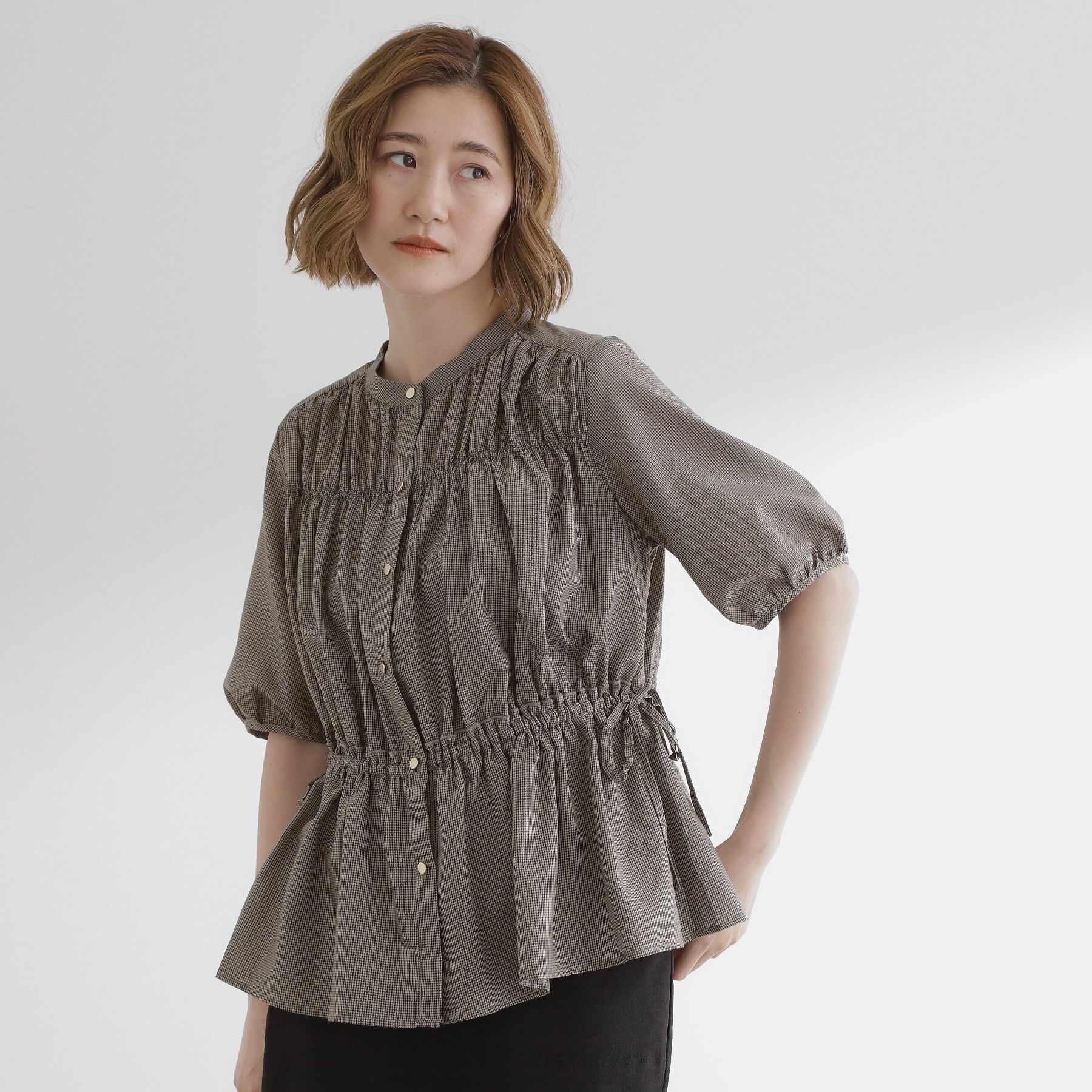 grove「【二の腕/体型カバー】メリハリシルエットが叶うシャーリングブラウス」|シャツ・ブラウス|ブラック(219)