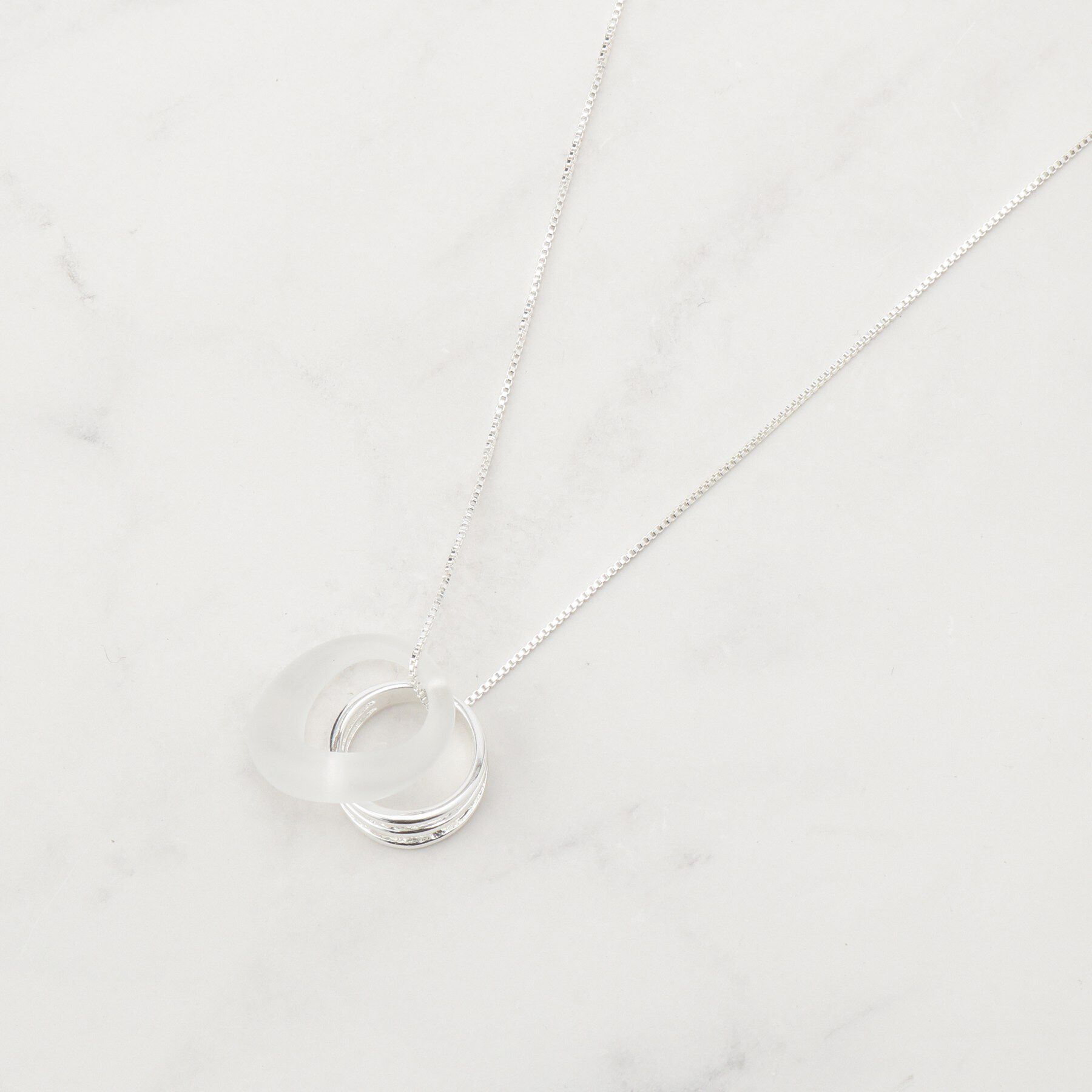 grove「カラーアクリルリングネックレス」|ネックレス|