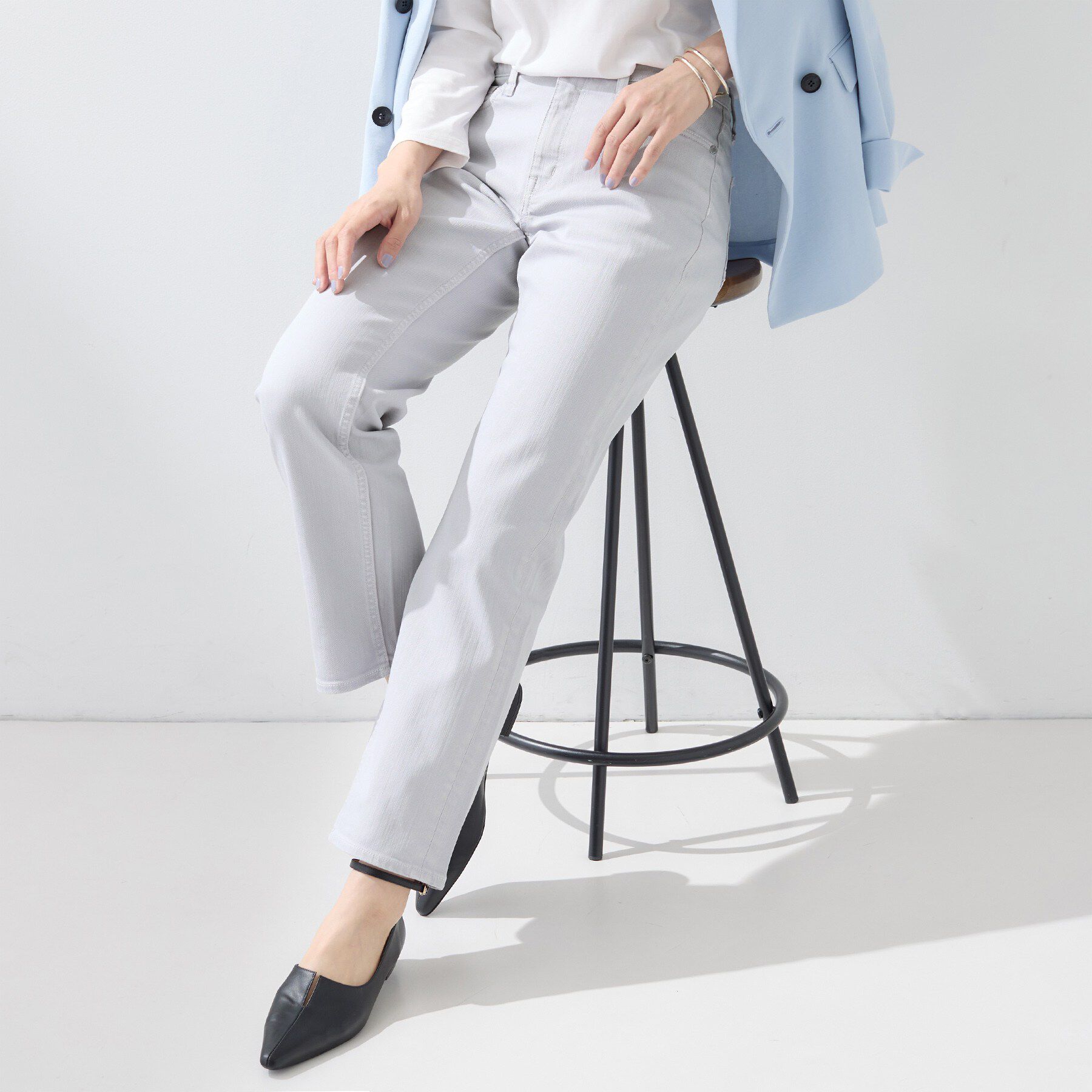 INDIVI「【春の新色登場！褒められデニム】スリムストレート デニムパンツ」|デニム|ライトグレー(011