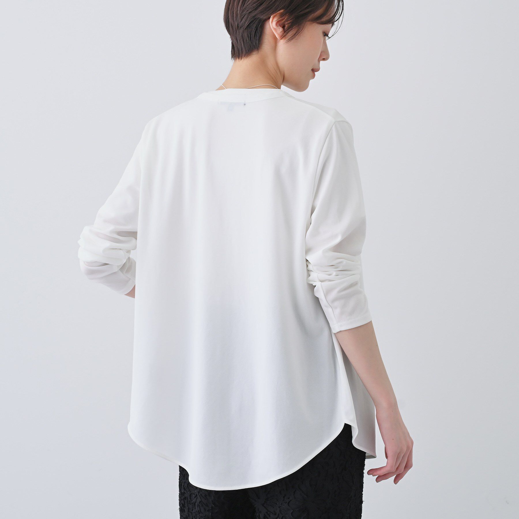 INDIVI「【日本製／トリアセテート】ラウンドヘムカーディガン」|カーディガン|