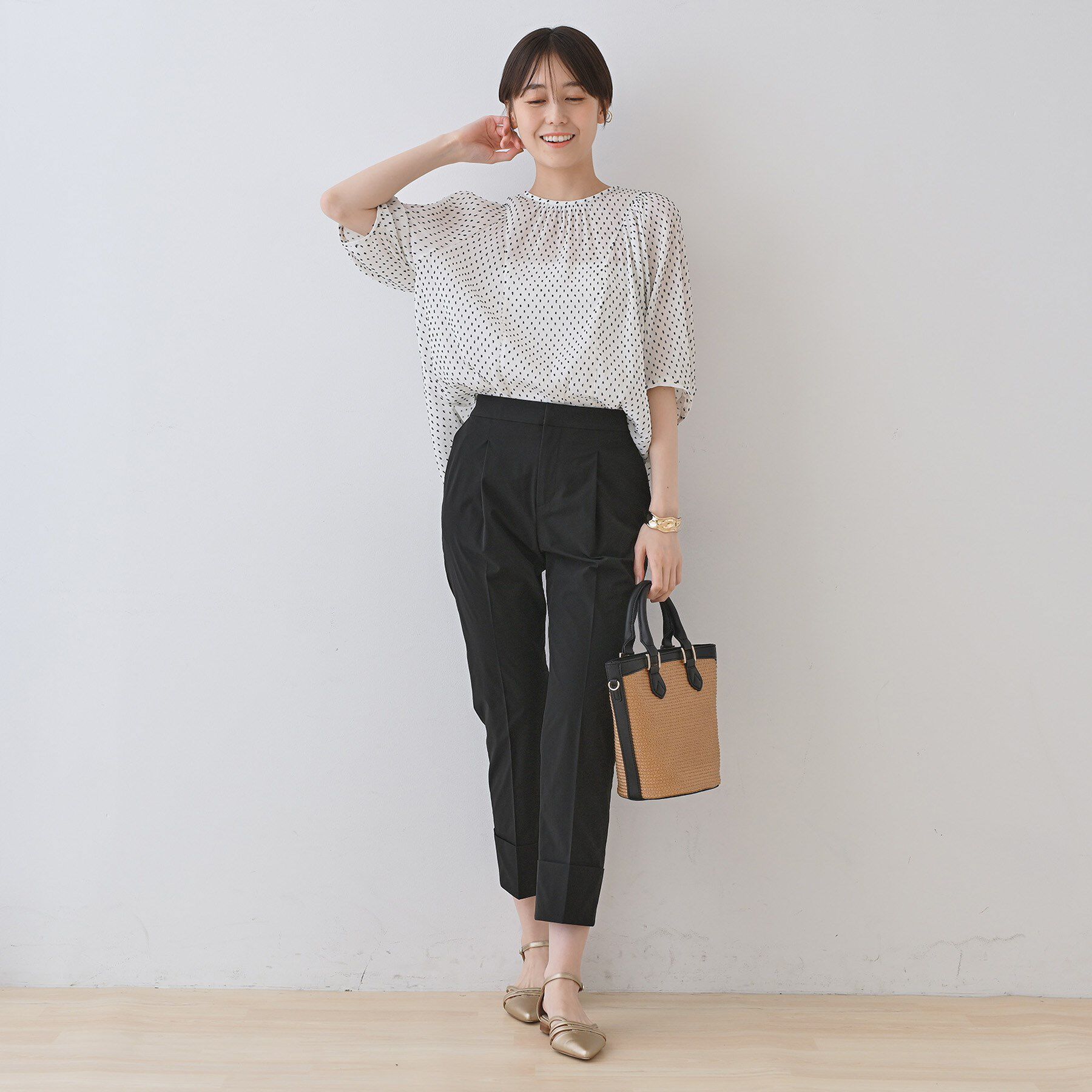 INDIVI「【洗える／ドット柄／凹凸素材】袖コンシャスドルマンブラウス」|シャツ・ブラウス|