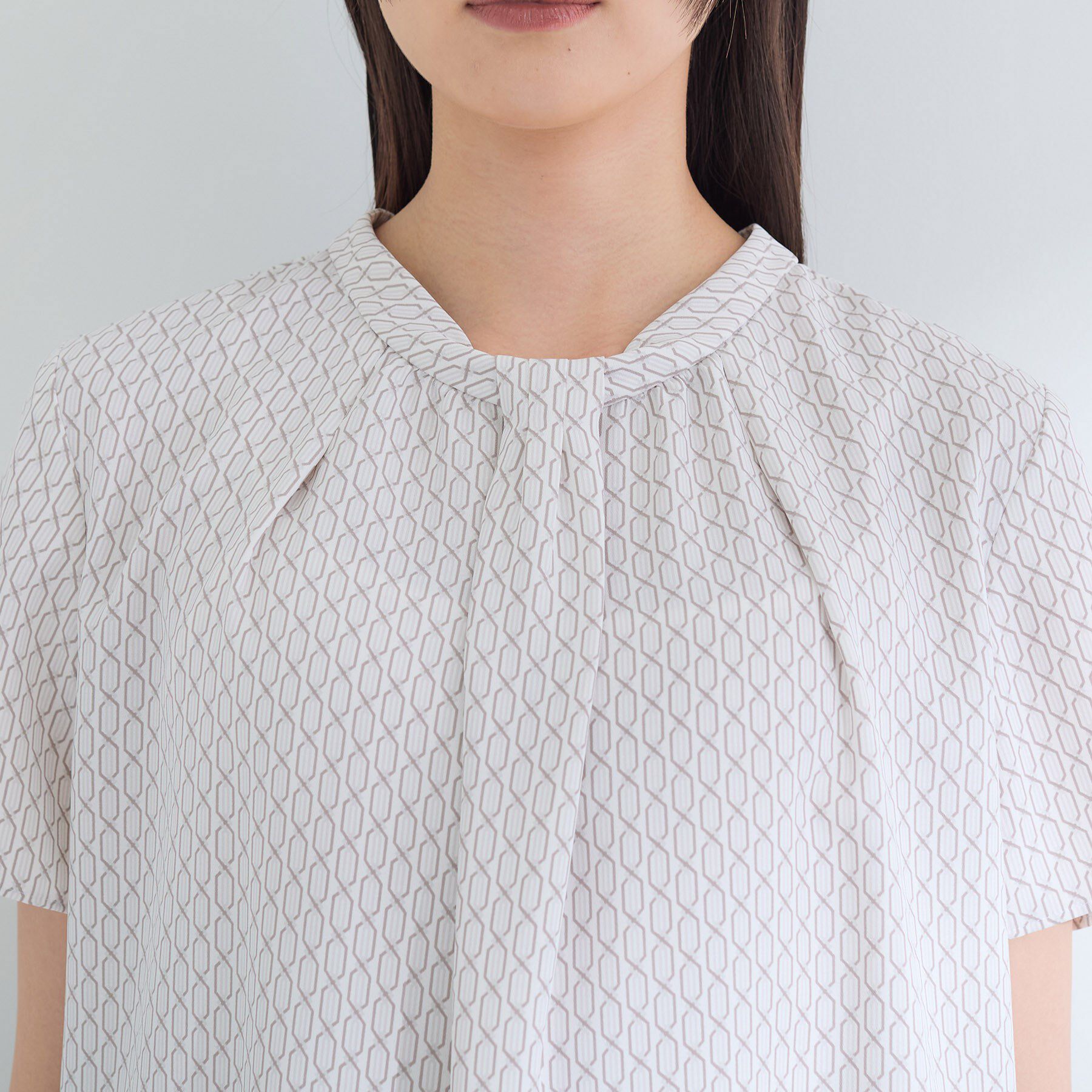 INDIVI「【UVケア】モノグラム ボウタイデザインブラウス」|シャツ・ブラウス|