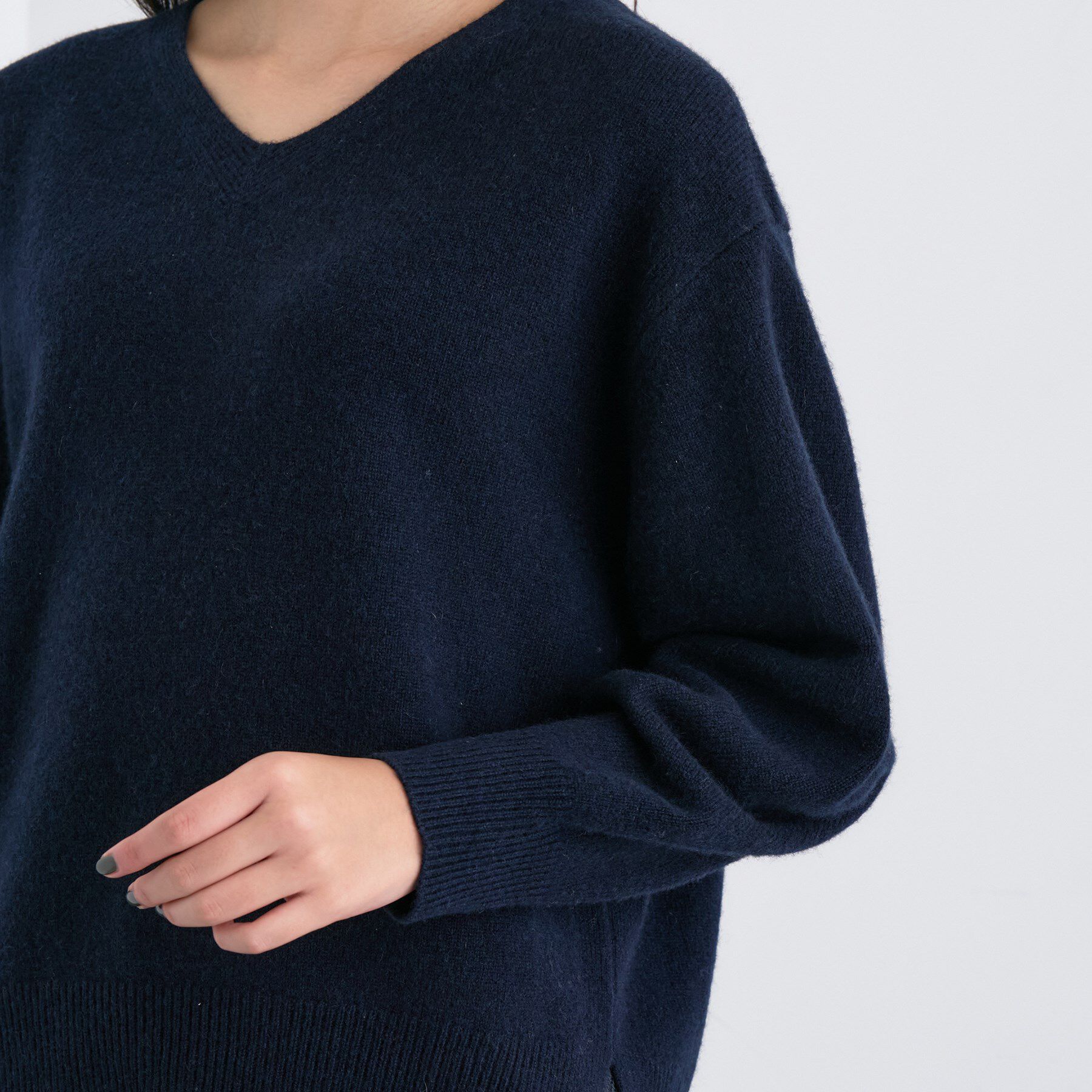 INDIVI「【洗える／カシミヤ混】ミドルゲージVネックニット」|ニット・セーター|