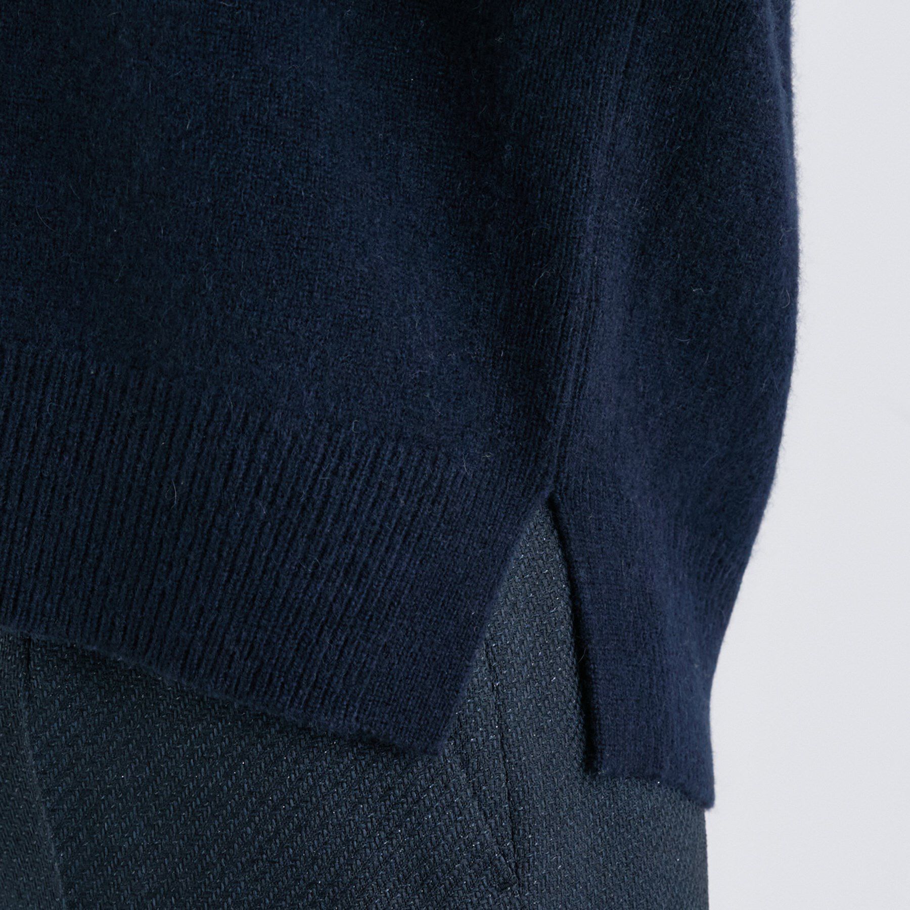 INDIVI「【洗える／カシミヤ混】ミドルゲージVネックニット」|ニット・セーター|