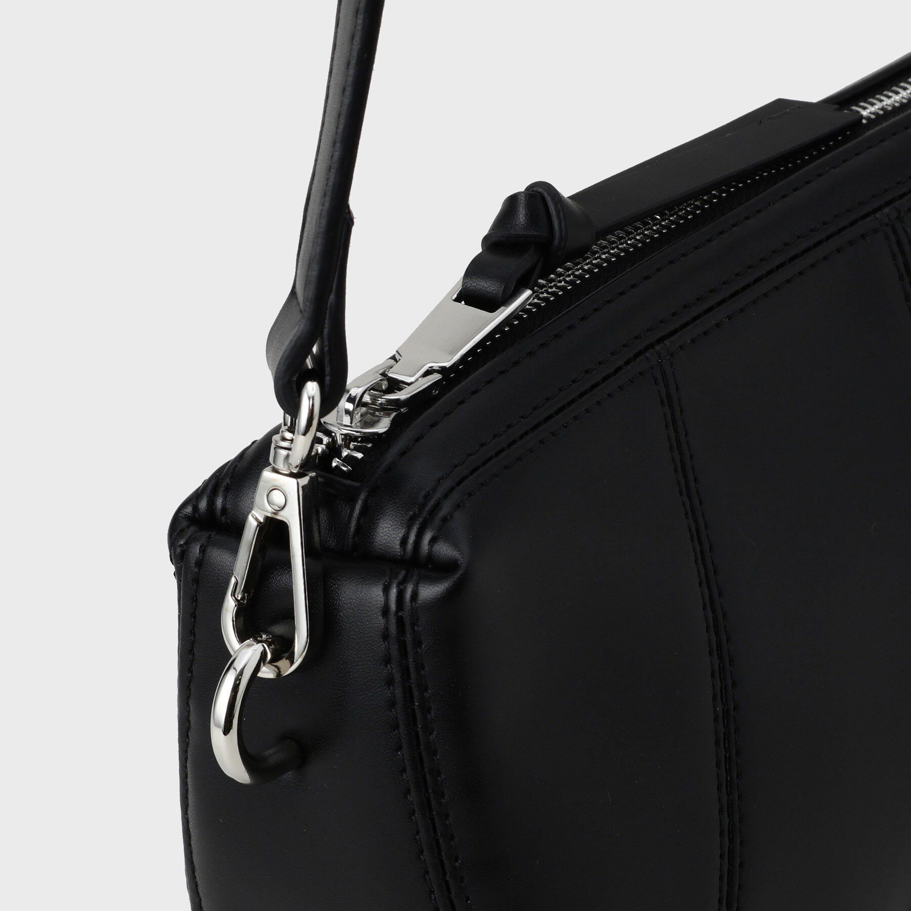 tk.TAKEO KIKUCHI「アシンメトリーハーフムーンショルダーバッグ」|ショルダー・メッセンジャー|