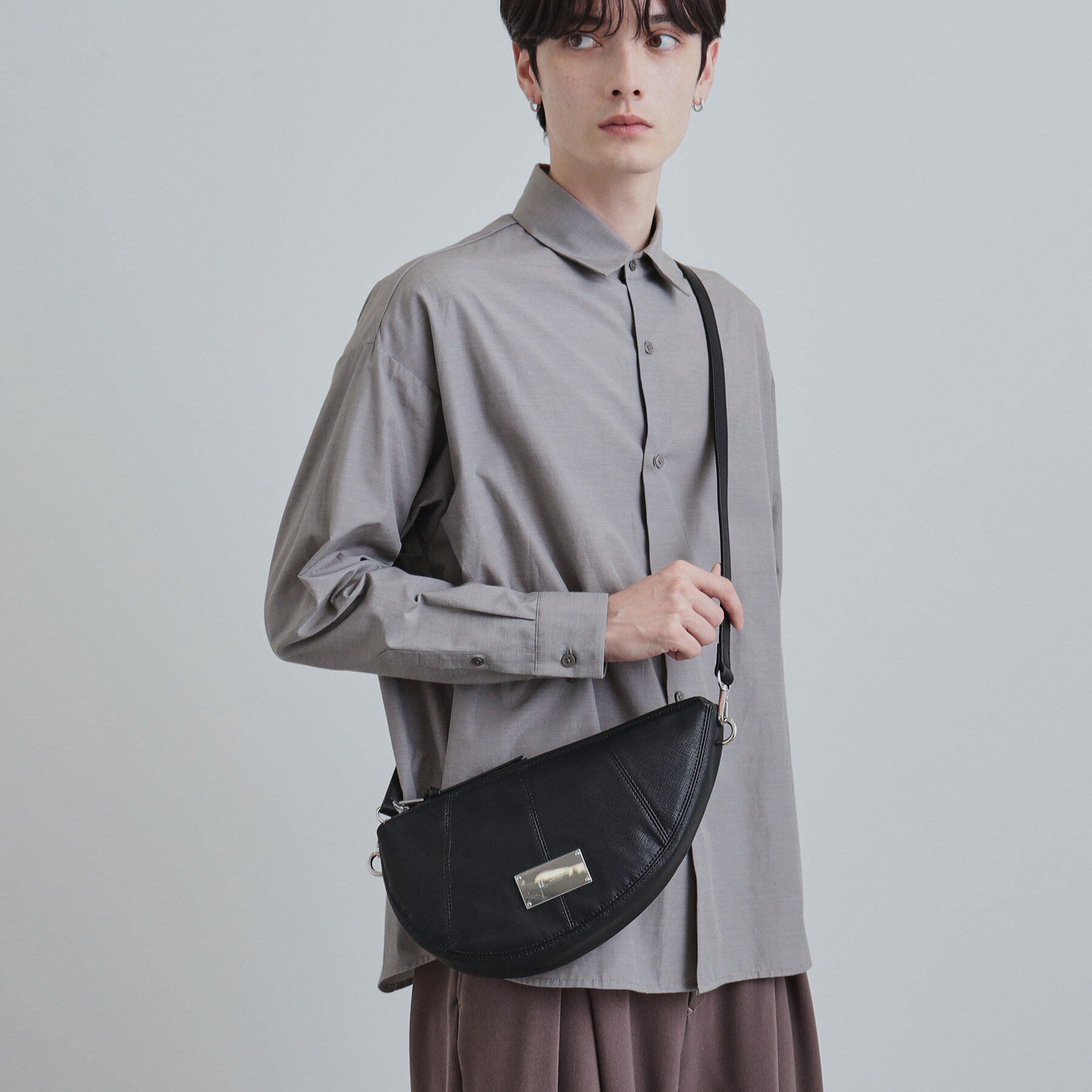 tk.TAKEO KIKUCHI「アシンメトリーハーフムーンショルダーバッグ」|ショルダー・メッセンジャー|