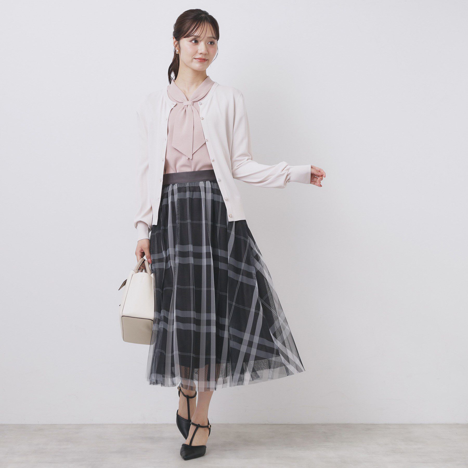 index「《美人百花掲載》ビジュークルーネックカーディガン【洗濯機洗い可/UVケア/接触冷感/抗ピル】」|カーディガン|