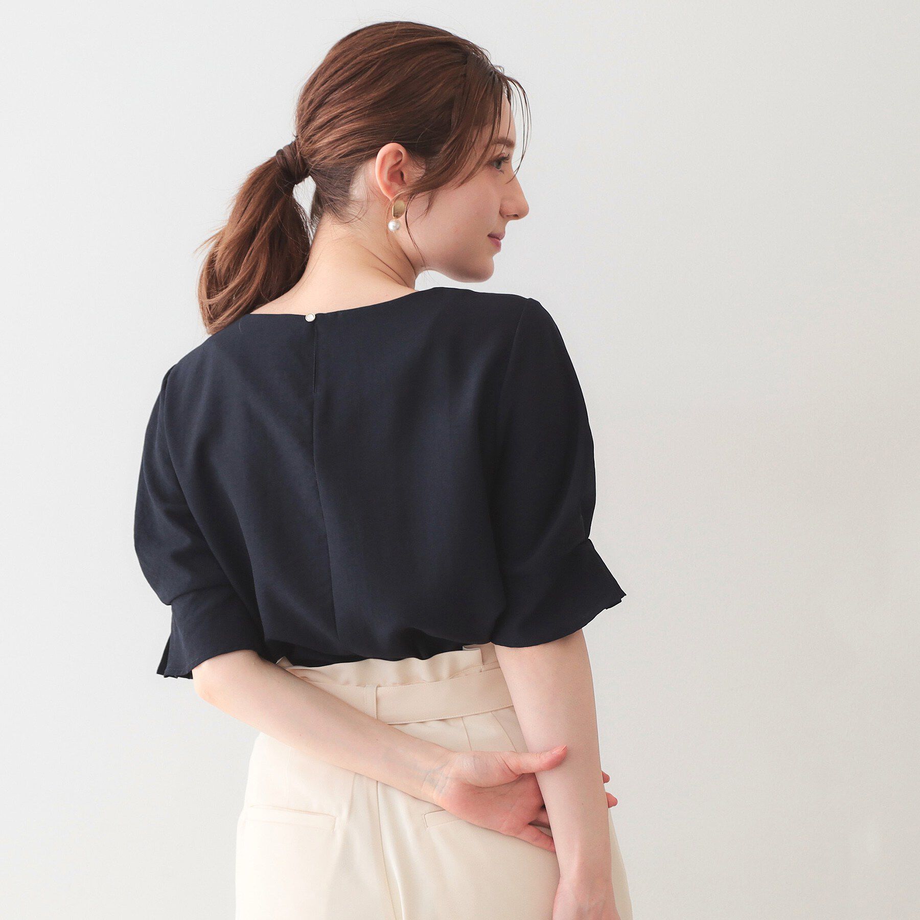 index「接触冷感タックパフスリーブブラウス【吸水速乾/防シワ/イージーアイロン/洗濯機OK】《XS～3L/6」|シャツ・ブラウス|