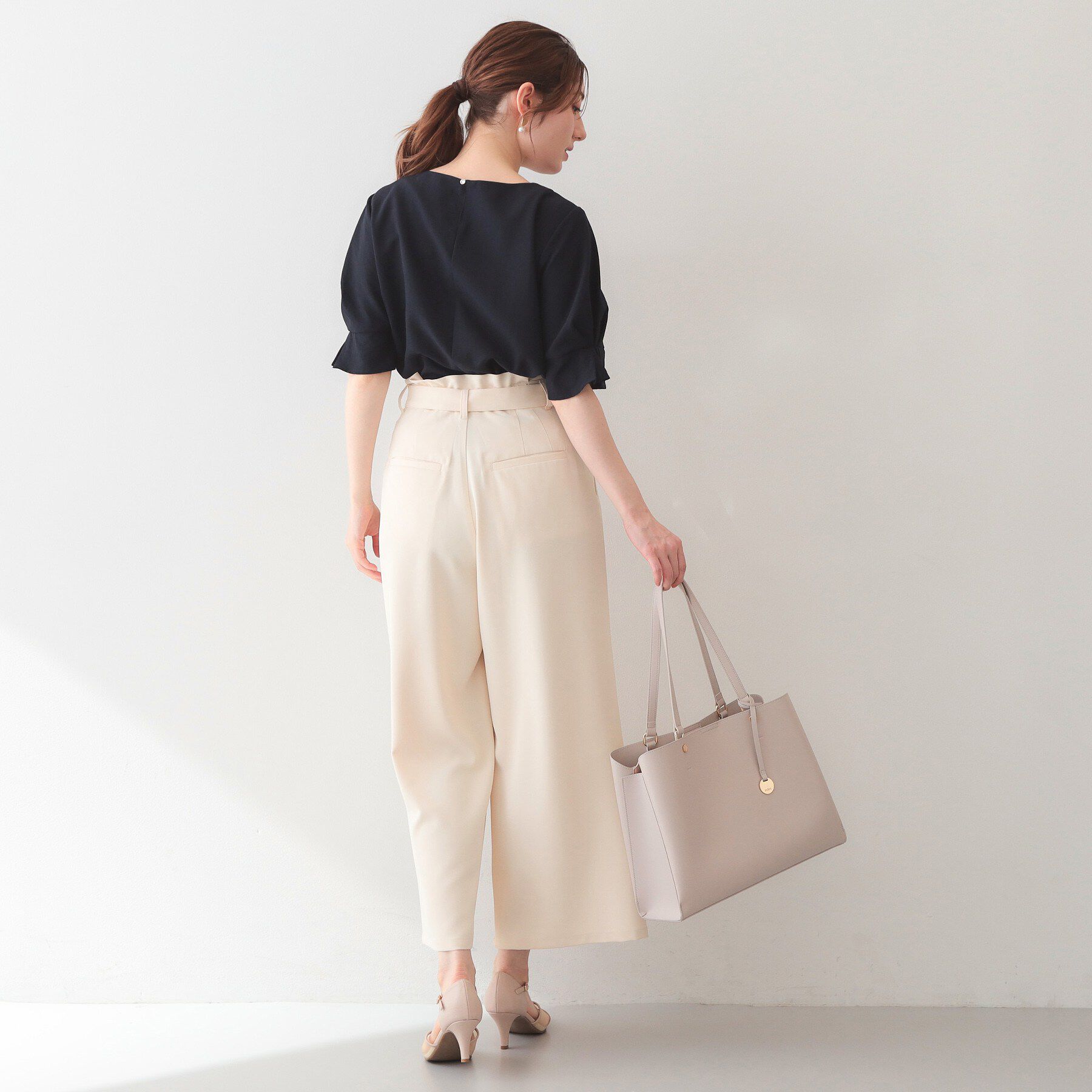 index「接触冷感タックパフスリーブブラウス【吸水速乾/防シワ/イージーアイロン/洗濯機OK】《XS～3L/6」|シャツ・ブラウス|