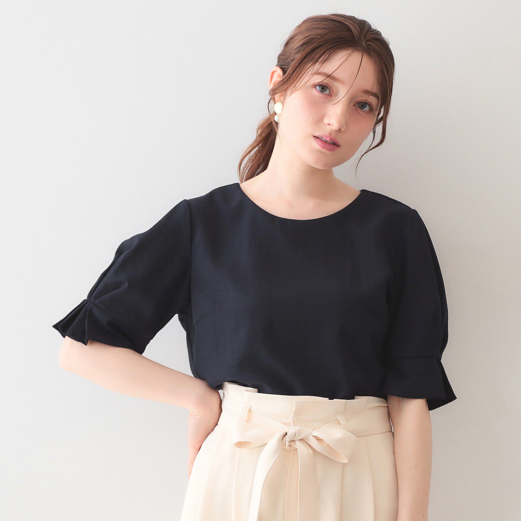 index「接触冷感タックパフスリーブブラウス【吸水速乾/防シワ/イージーアイロン/洗濯機OK】《XS～3L/6」|シャツ・ブラウス|ネイビー(094)