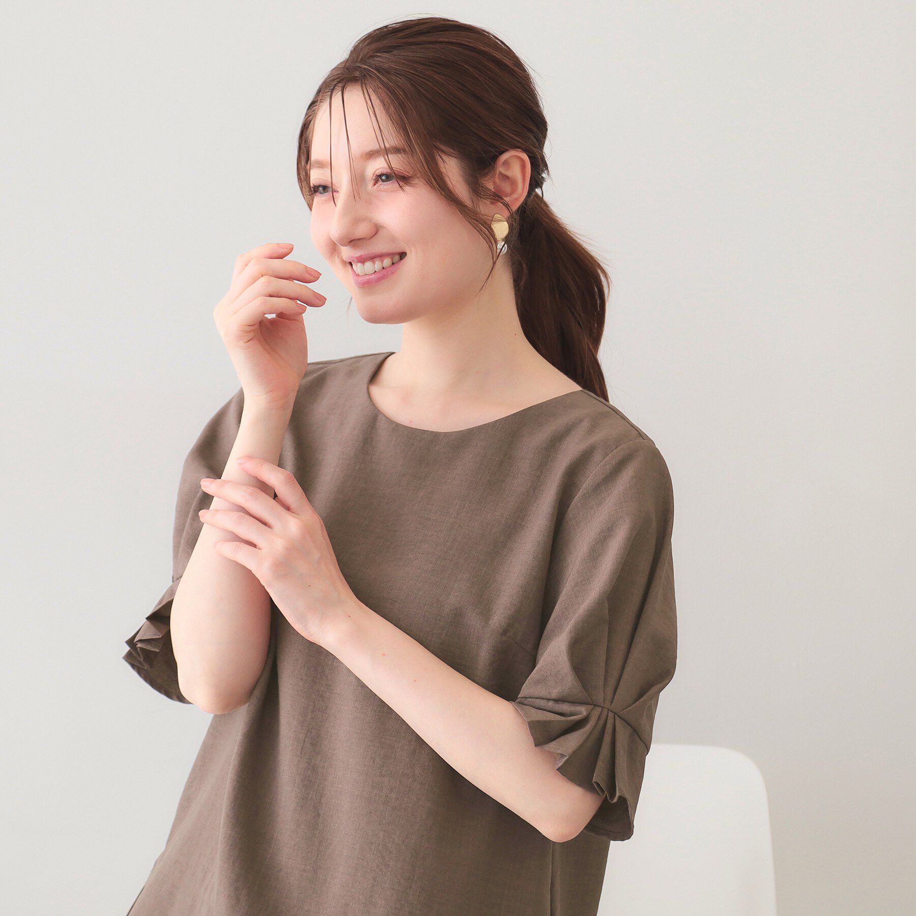 index「接触冷感タックパフスリーブブラウス【吸水速乾/防シワ/イージーアイロン/洗濯機OK】《XS～3L/6」|シャツ・ブラウス|ブラウン(843)