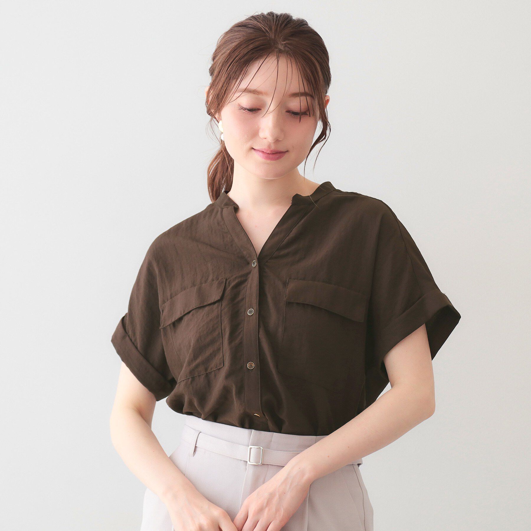 index「ダブルポケットスキッパーブラウス【洗濯機OK/接触冷感/吸水速乾/防シワ/イージーアイロン】《S～3」|シャツ・ブラウス|ブラウン(844)
