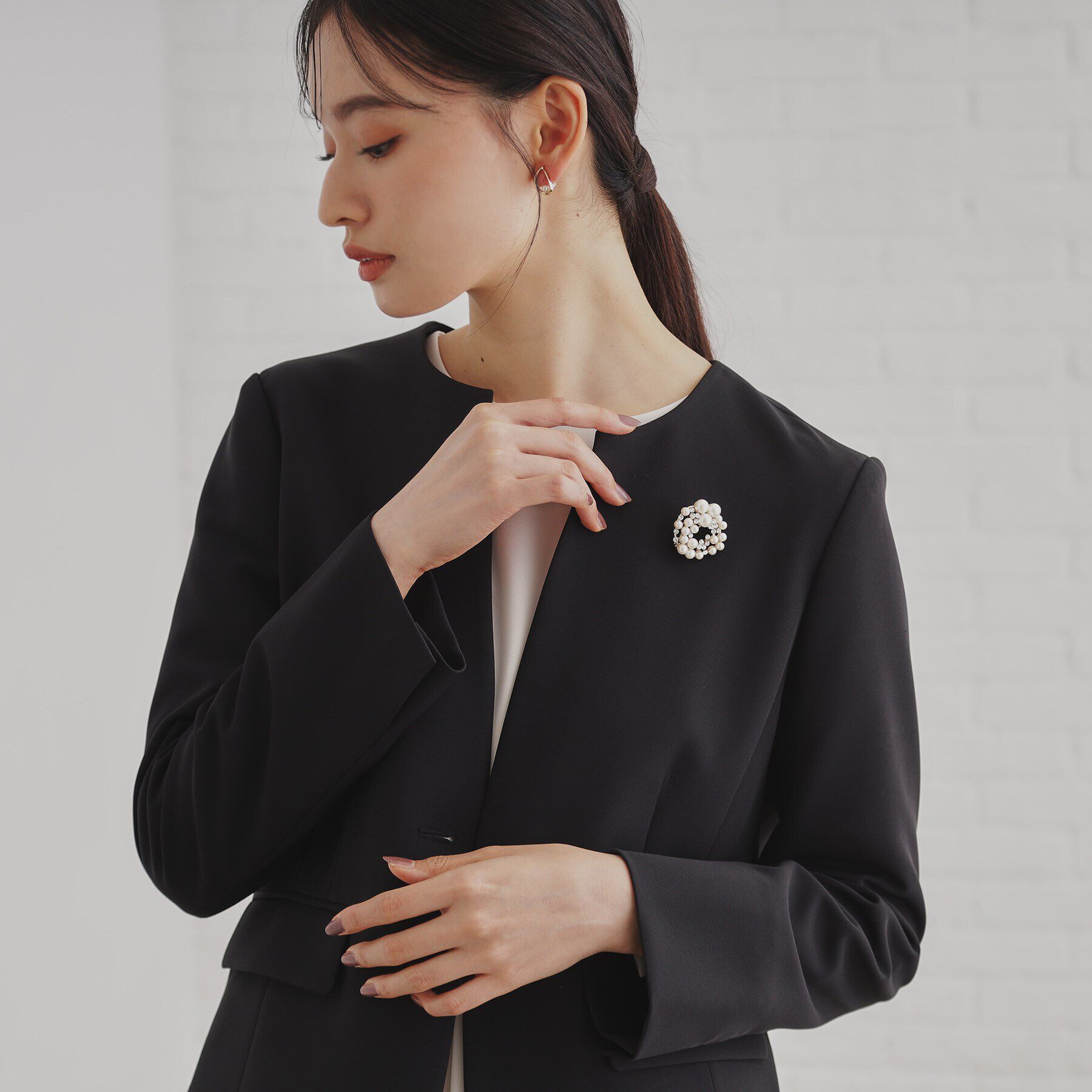 OPAQUE.CLIP「フェイクパール&times;ビジューブローチ」|ブローチ・コサージュ|