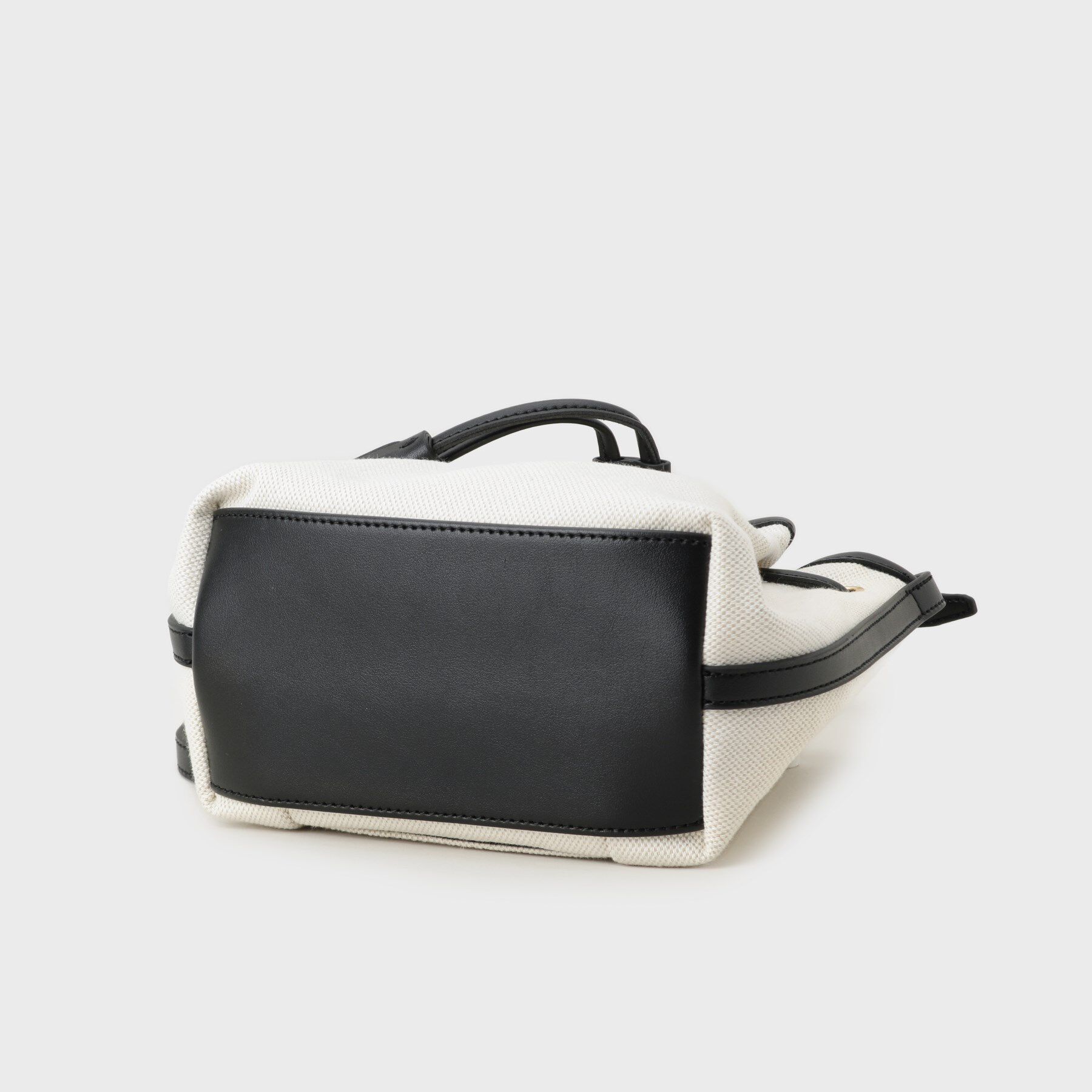 OPAQUE.CLIP「タッセル巾着デザインミニショルダーバッグ」|ショルダー・メッセンジャー|