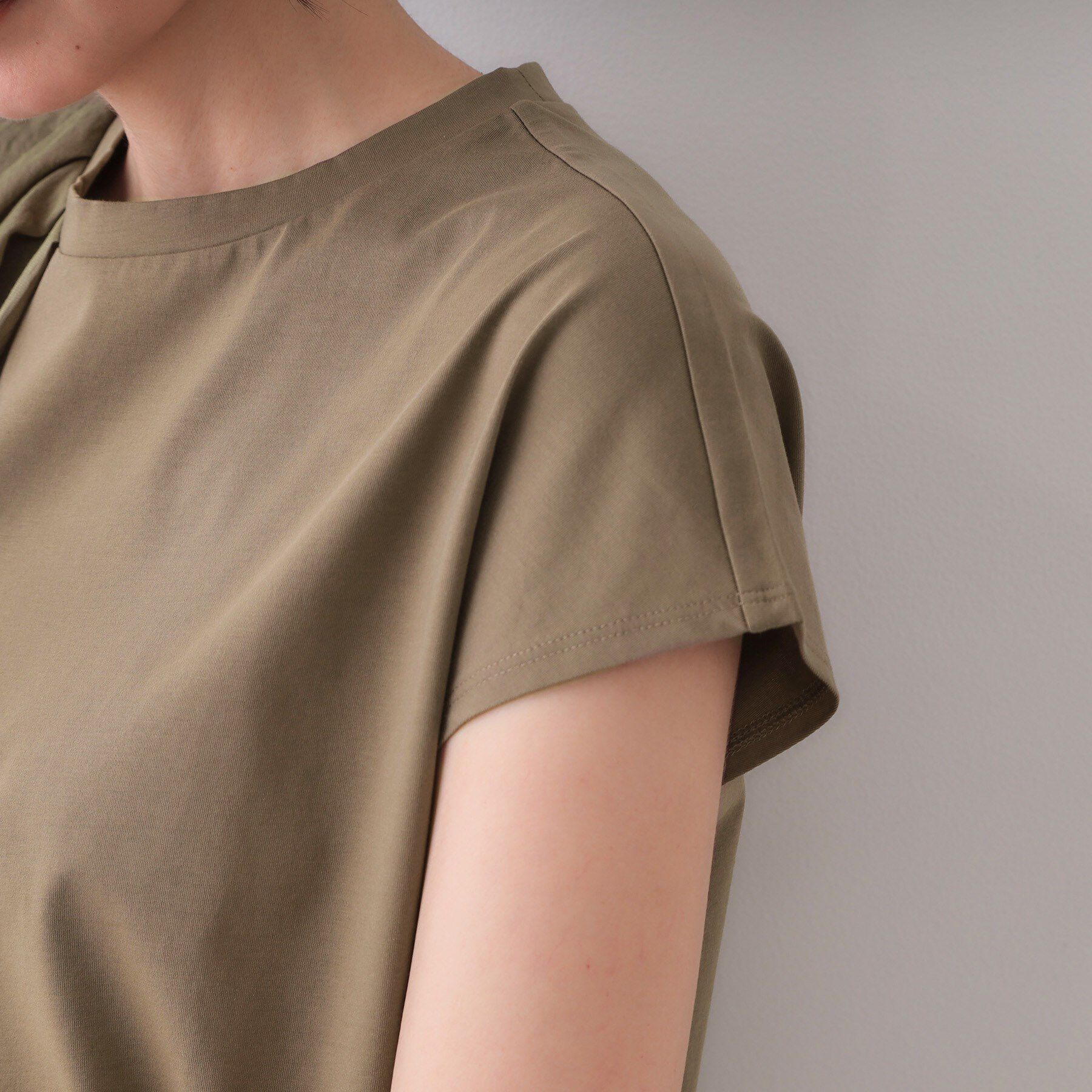 OPAQUE.CLIP「ショルダーフリルドッキングカットソー【洗濯機洗い可】」|Tシャツ・カットソー|