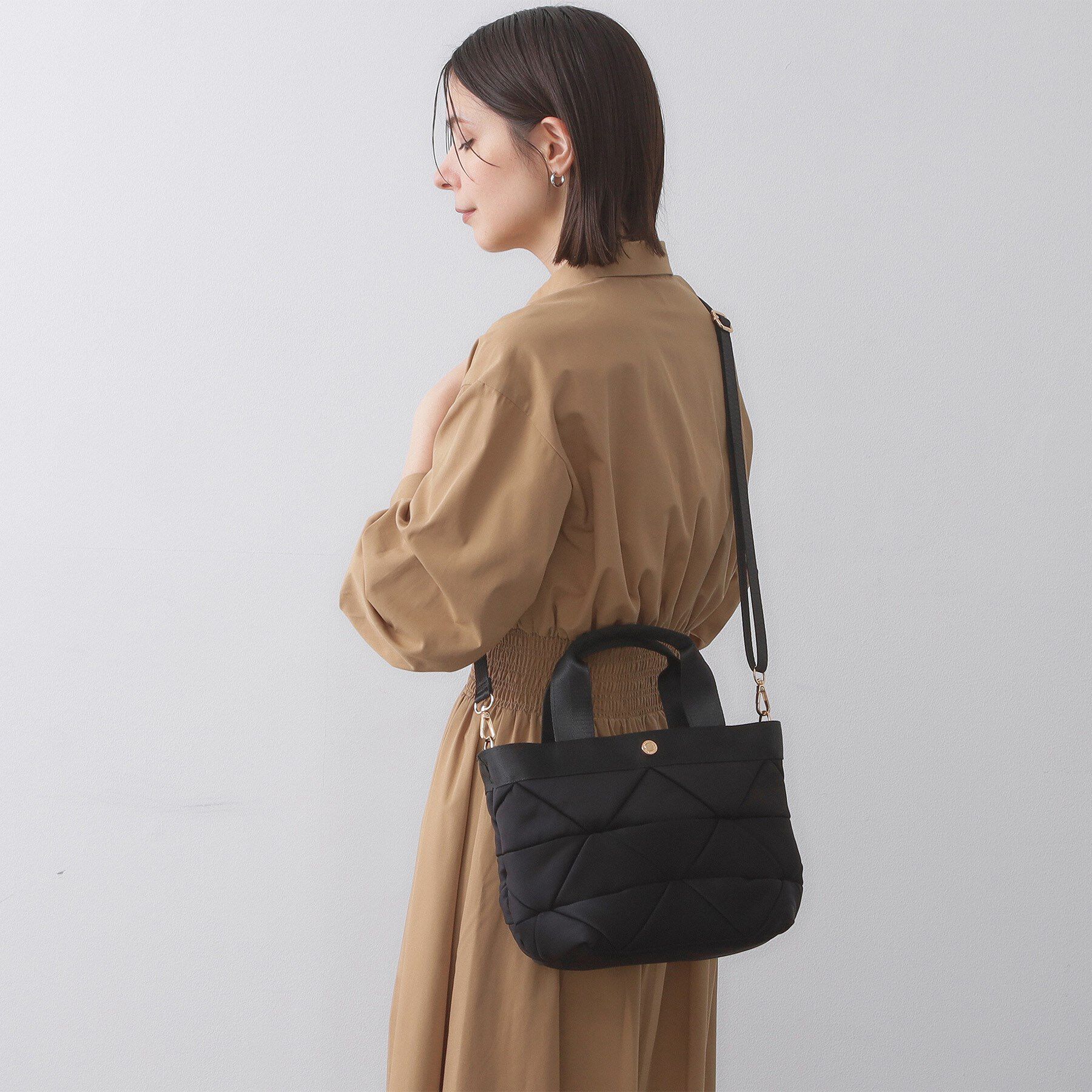 OPAQUE.CLIP「【2WAY／軽量】トライアングルキルティングミドルトートバッグ」|トートバッグ|