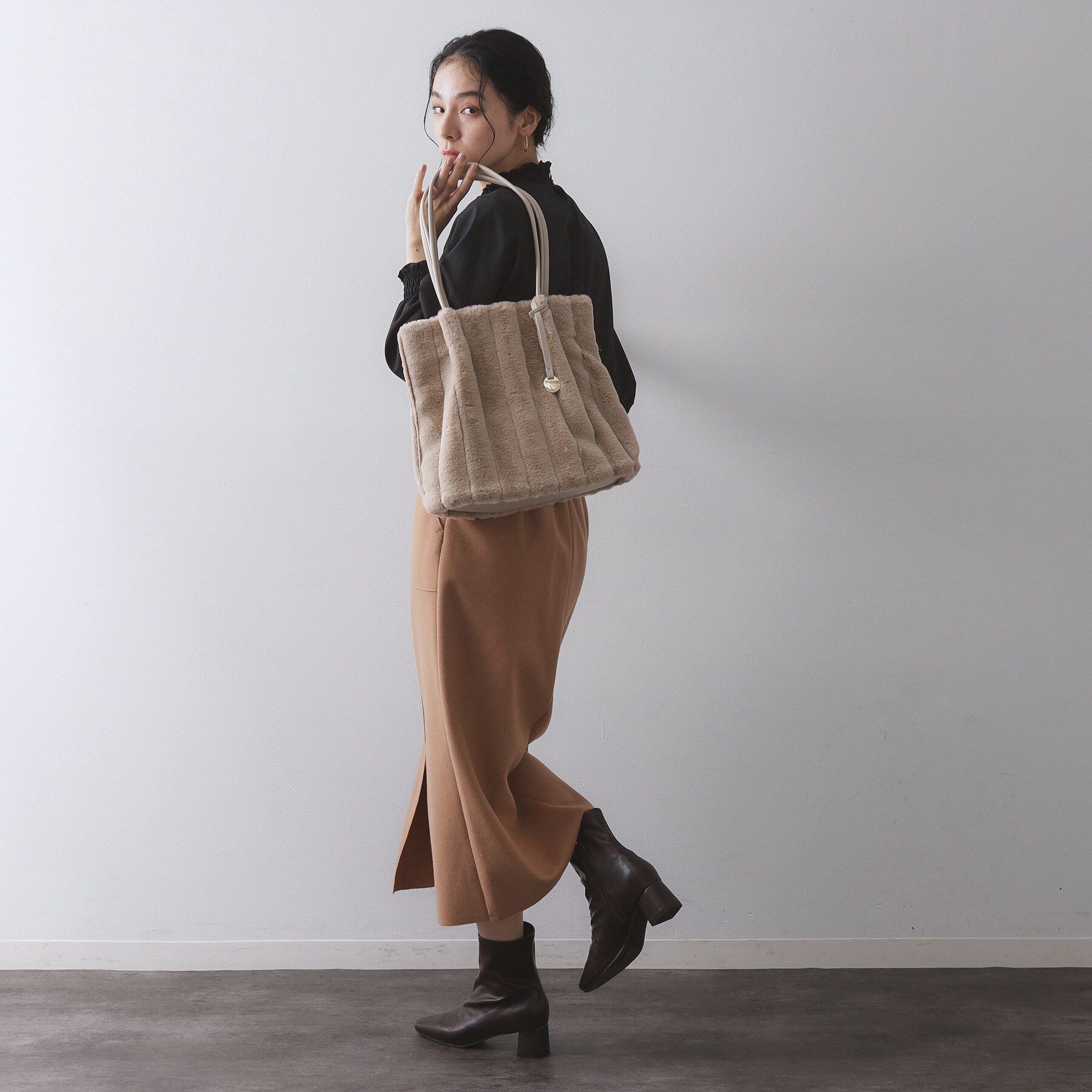 OPAQUE.CLIP「【A4サイズ対応／マチ付き】ストライプフェイクファートートバッグ」|トートバッグ|