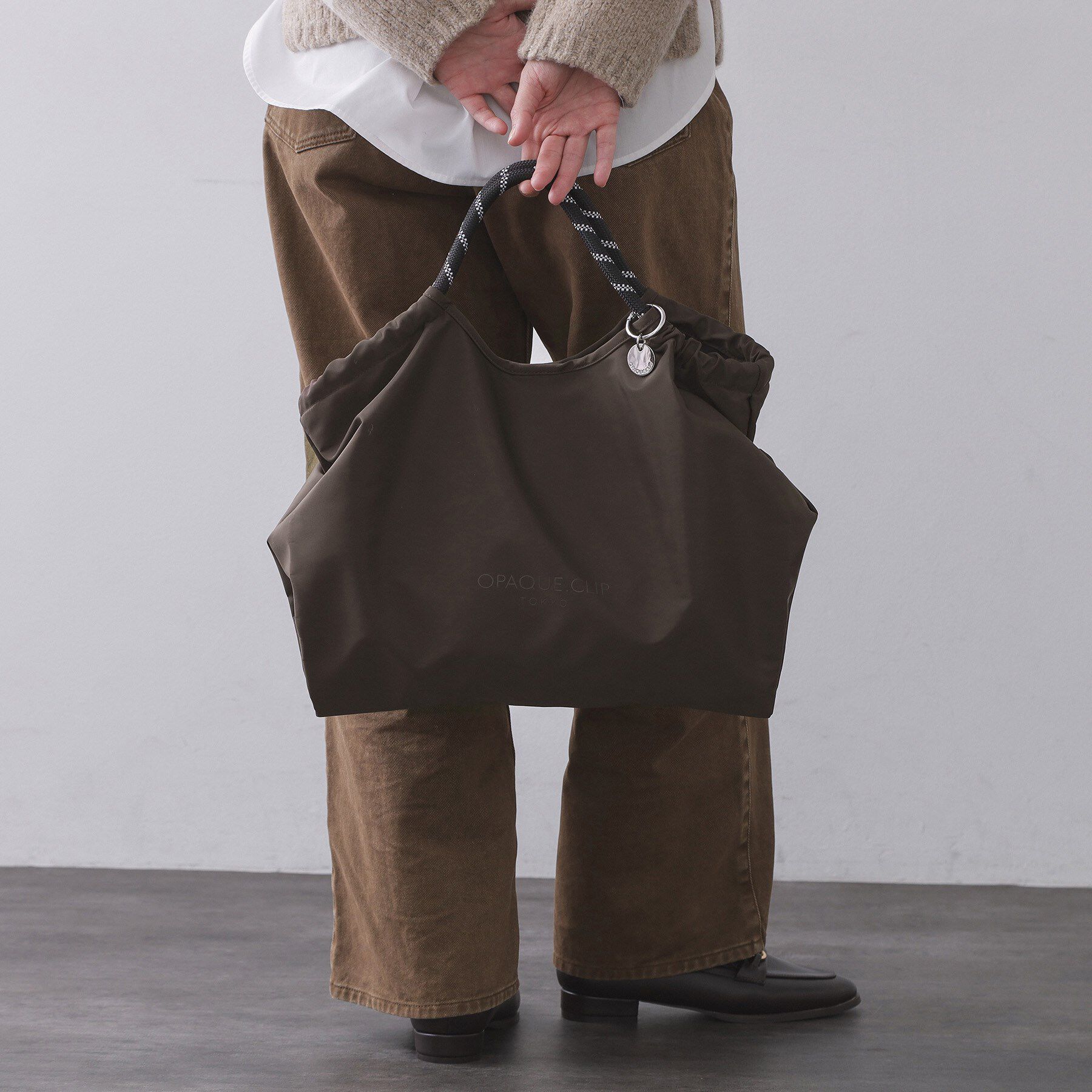 OPAQUE.CLIP「ロープハンドルドロストミドルトートバッグ【軽量／A4サイズ対応】」|トートバッグ|