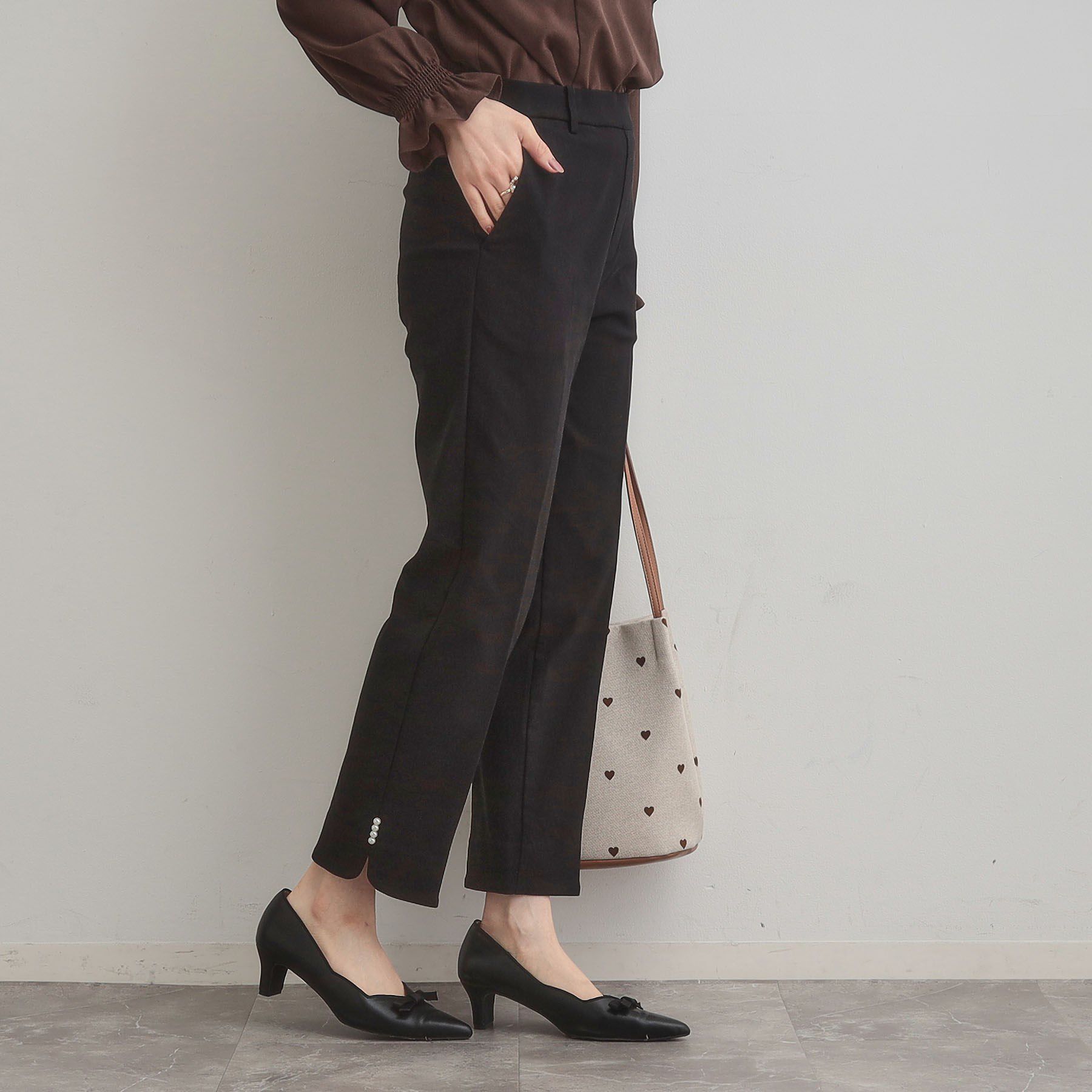 Couture broach「【通勤・美脚見え・あったか】裏起毛パール調スカラ裾デザインパンツ」|その他|