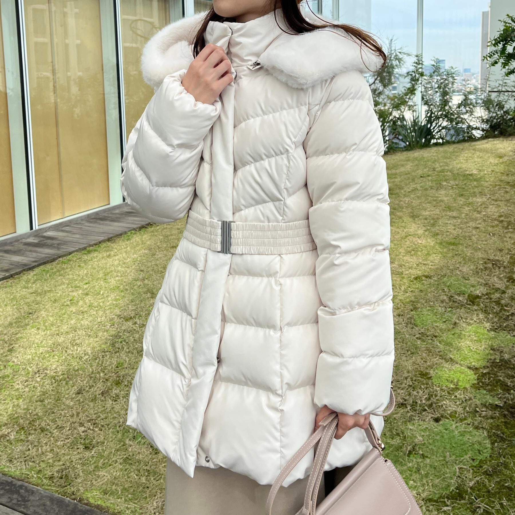 Couture broach「【2WAY・ベルト付き】フードフェイクファー ミドル丈ダウンコート」|ダウン|