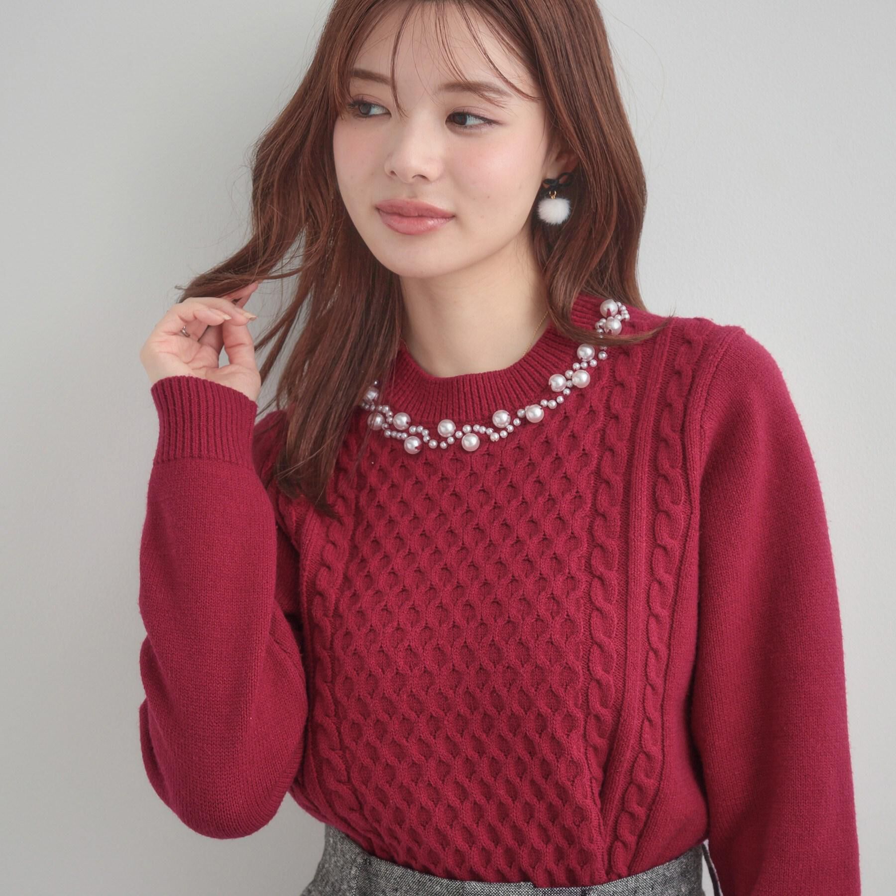 Couture broach「【きれいめ】パール調デザイン アラン柄ニット」|ニット・セーター|ボルドー(064)