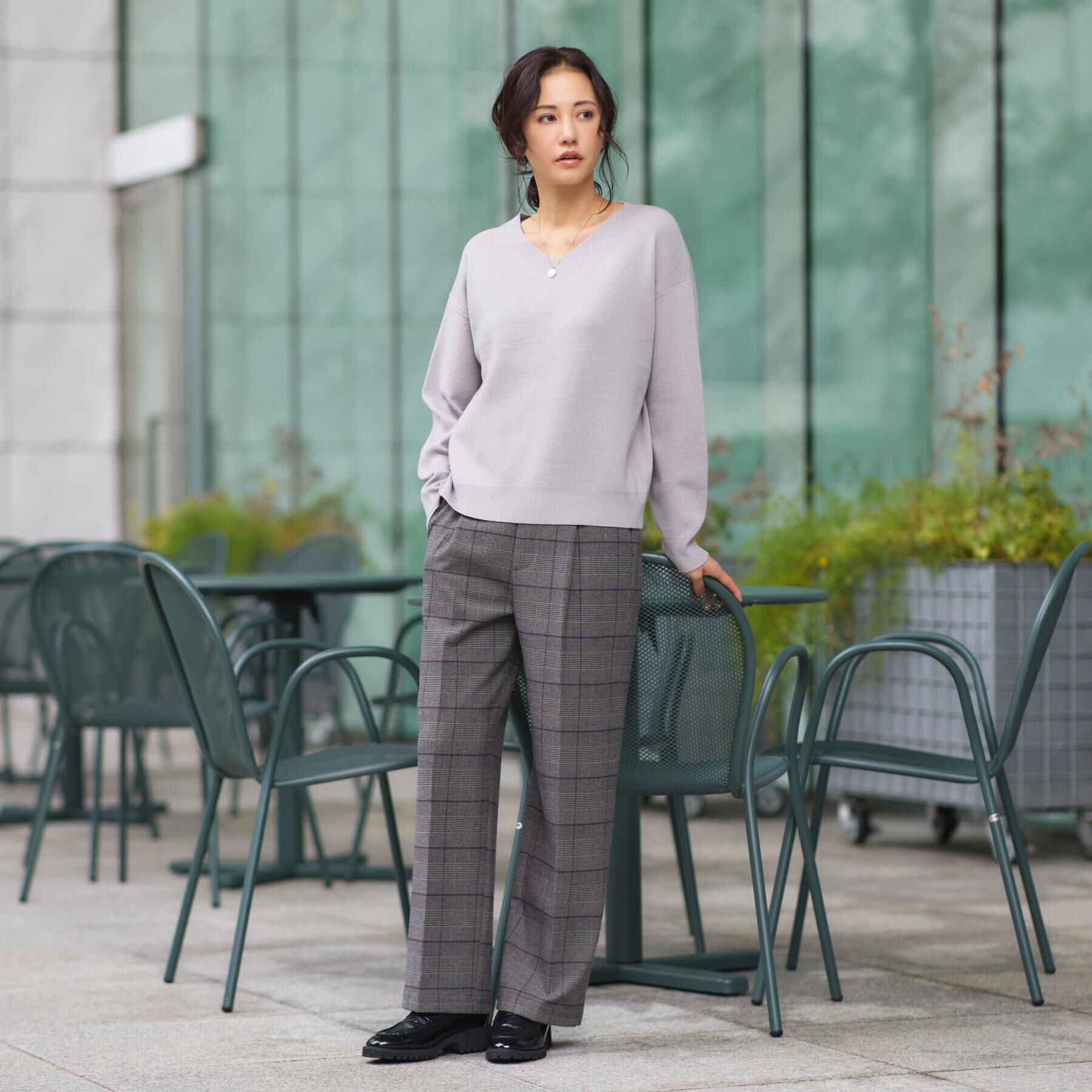 THE SHOP TK「【すっきりシルエットが叶う】大人のためのVネックニット/毛玉になりにくい/静電気防止/洗濯機OK」|ニット・セーター|