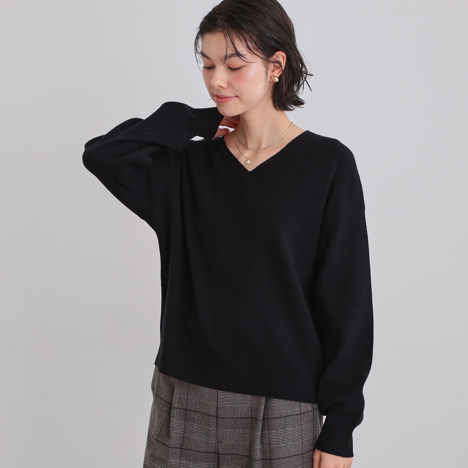 THE SHOP TK「【すっきりシルエットが叶う】大人のためのVネックニット/毛玉になりにくい/静電気防止/洗濯機OK」|ニット・セーター|ブラック(019)