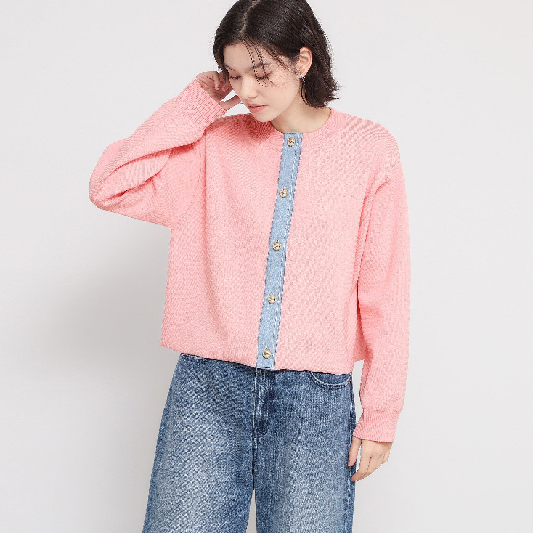 THE SHOP TK「【羽織るだけでこなれ感を演出】デニム切替カーディガン」|カーディガン|