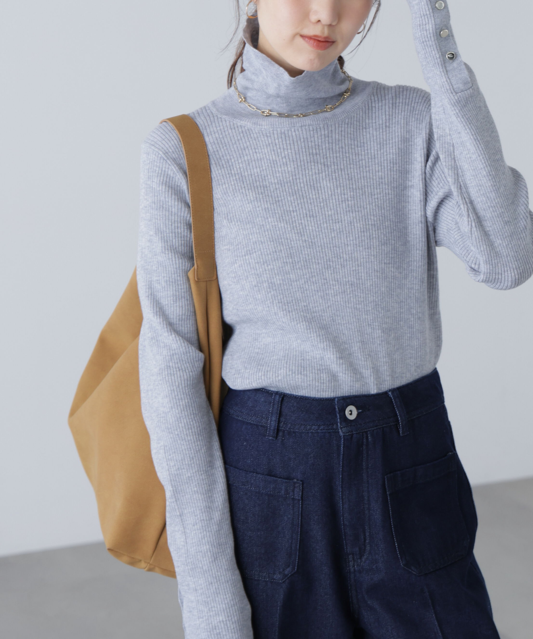  「袖金ボタンリブタートルニット」|ニット・セーター|