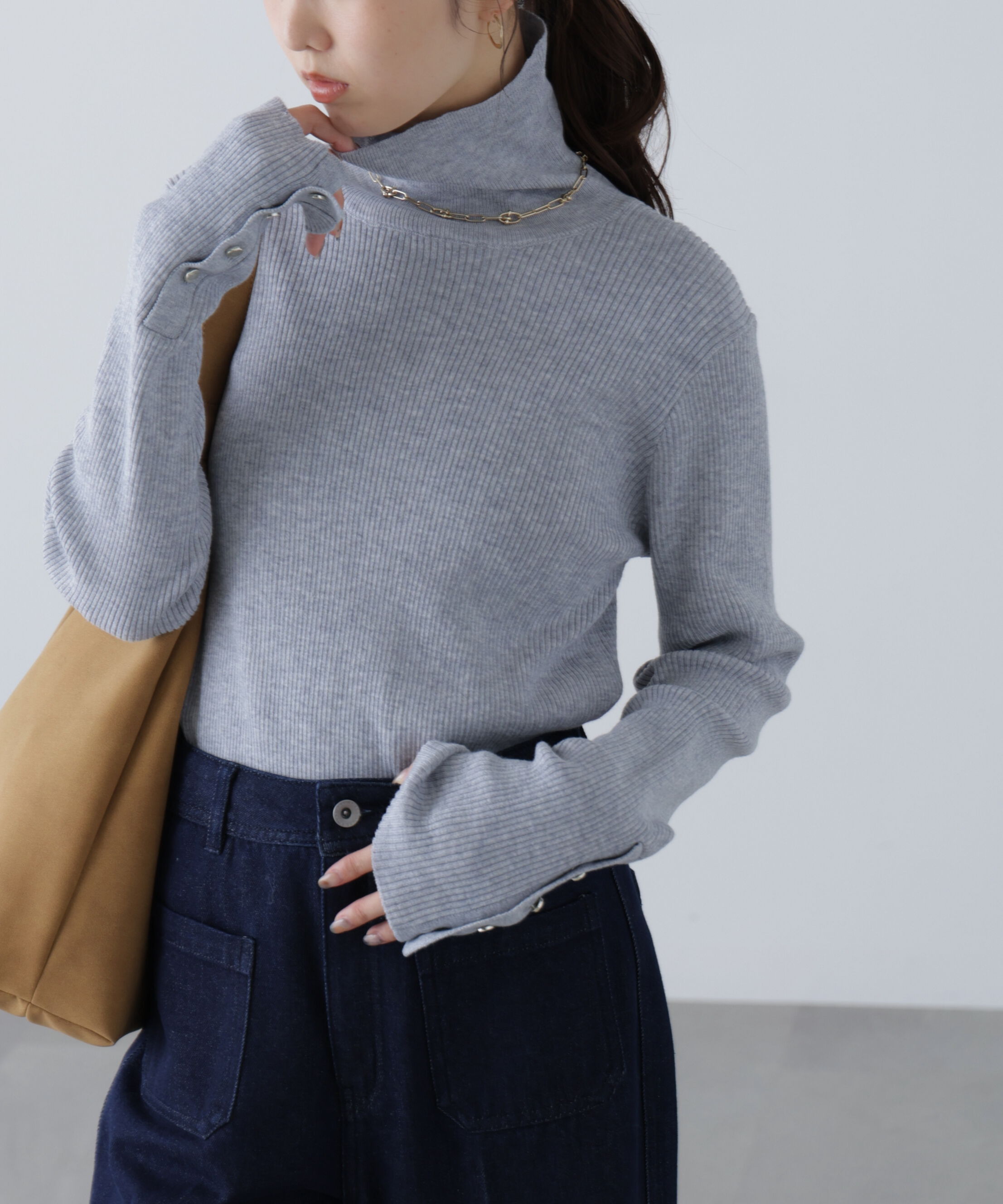  「袖金ボタンリブタートルニット」|ニット・セーター|