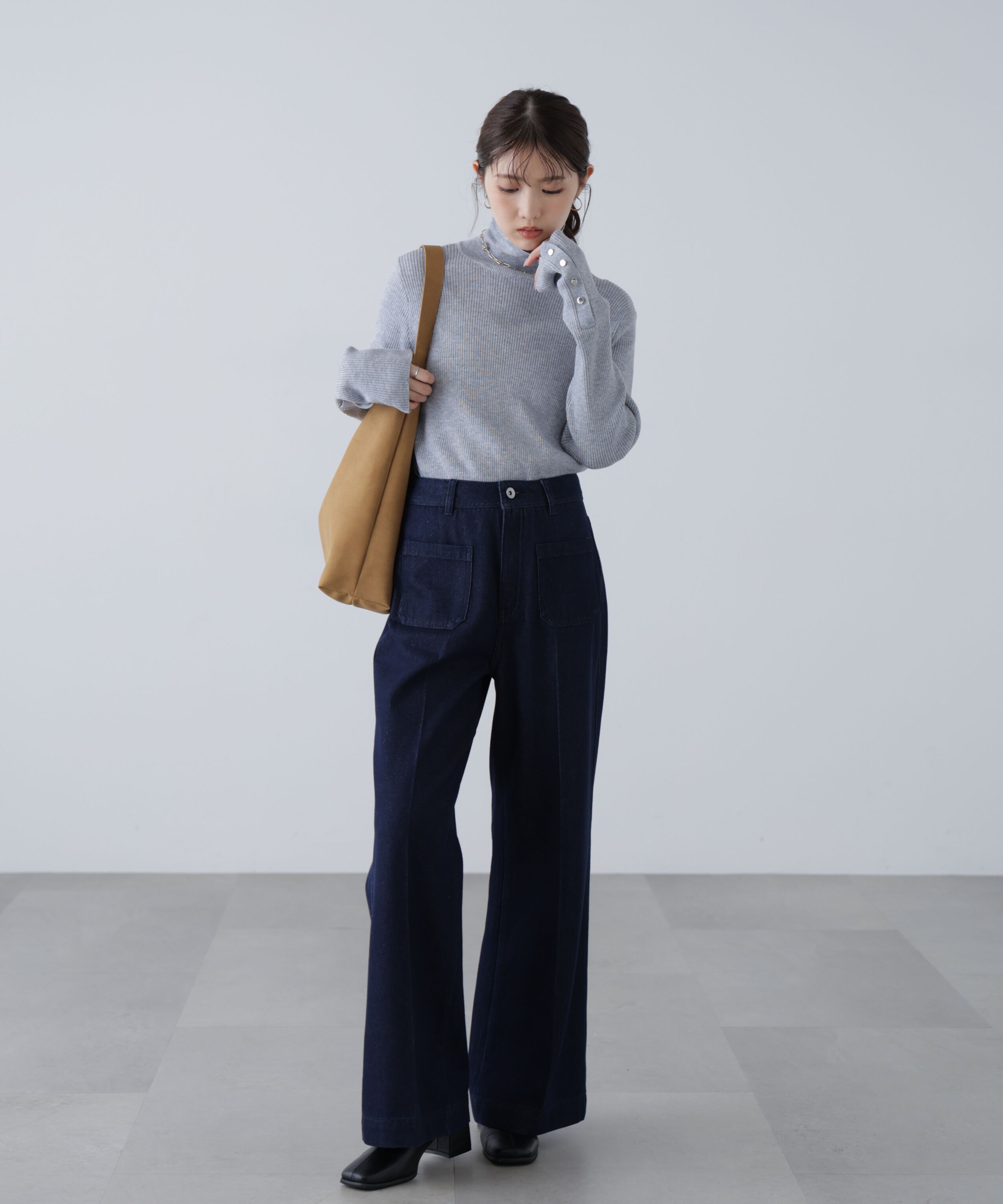  「袖金ボタンリブタートルニット」|ニット・セーター|