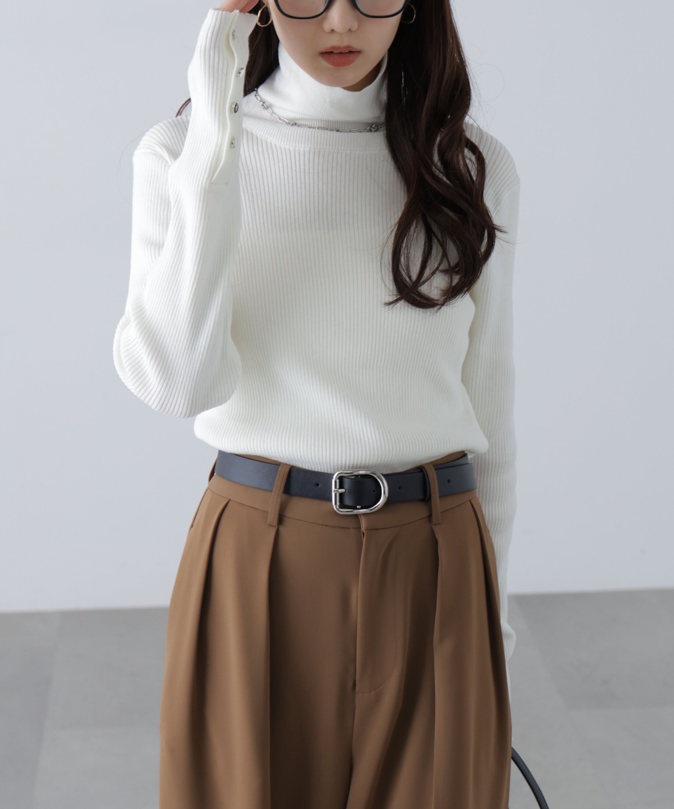  「袖金ボタンリブタートルニット」|ニット・セーター|