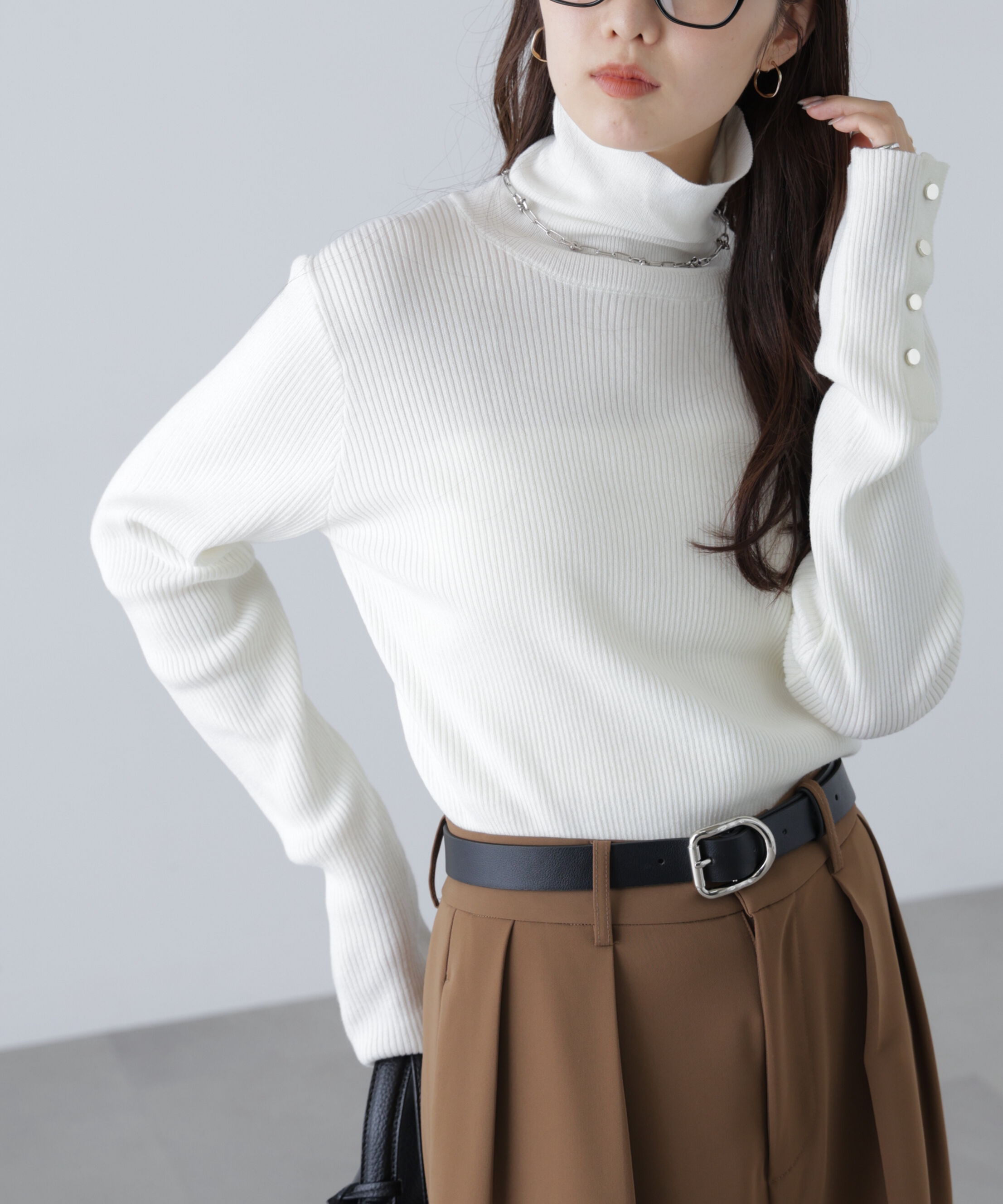  「袖金ボタンリブタートルニット」|ニット・セーター|