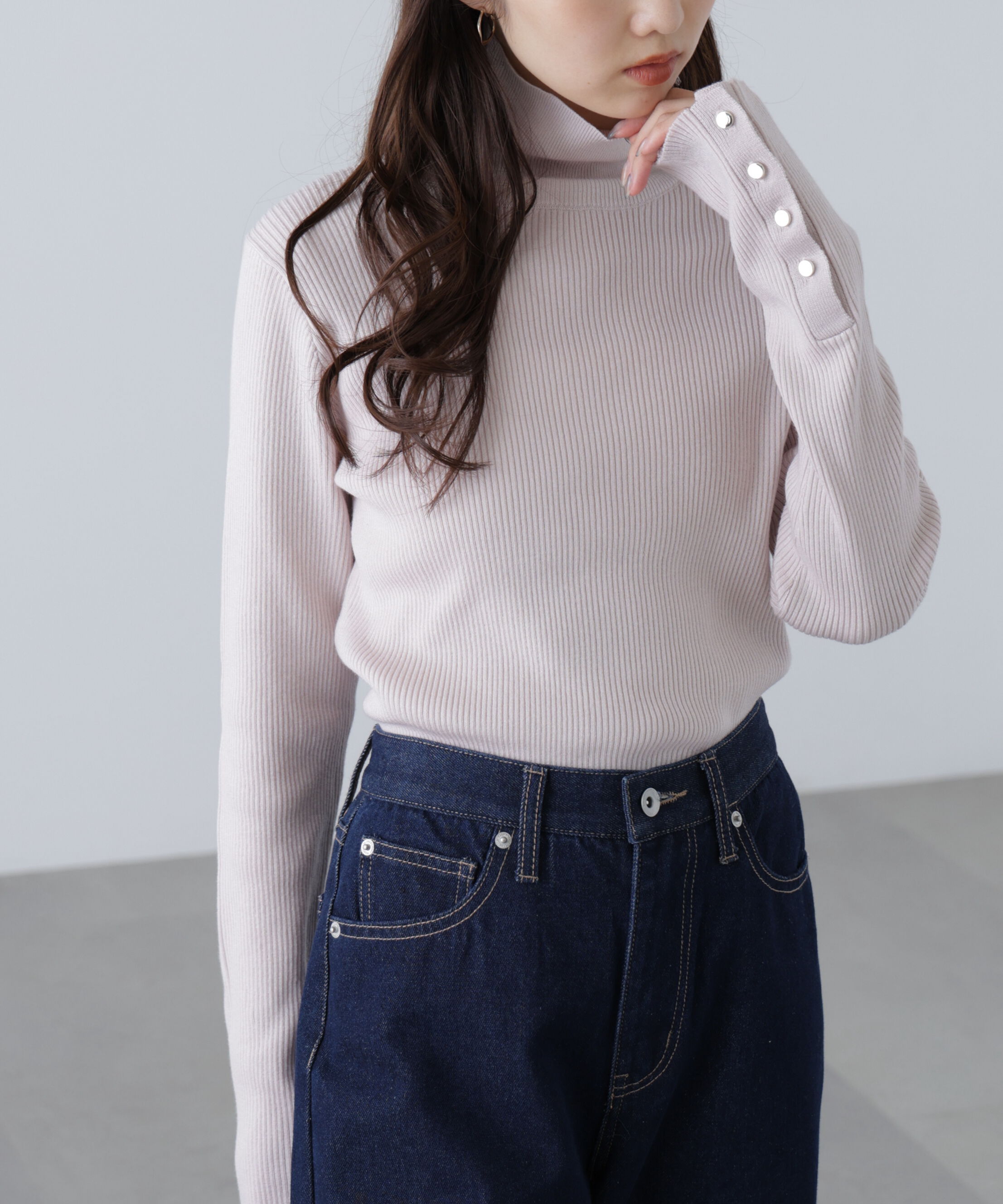  「袖金ボタンリブタートルニット」|ニット・セーター|
