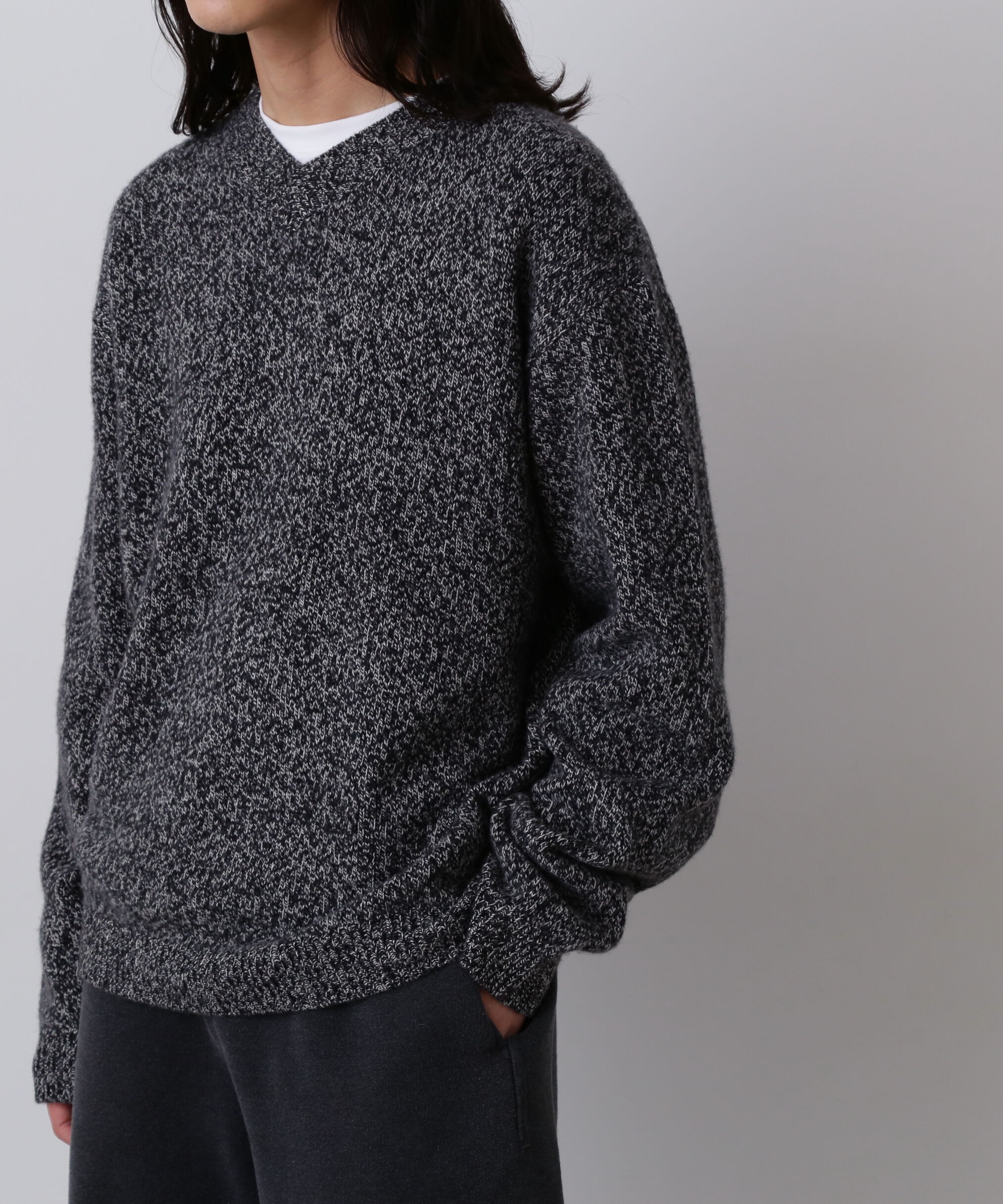 YLEVE 「YLEVE / WOOL CASHMERE MELANGE KNIT V NECK PULL OVER」|ニット・セーター|