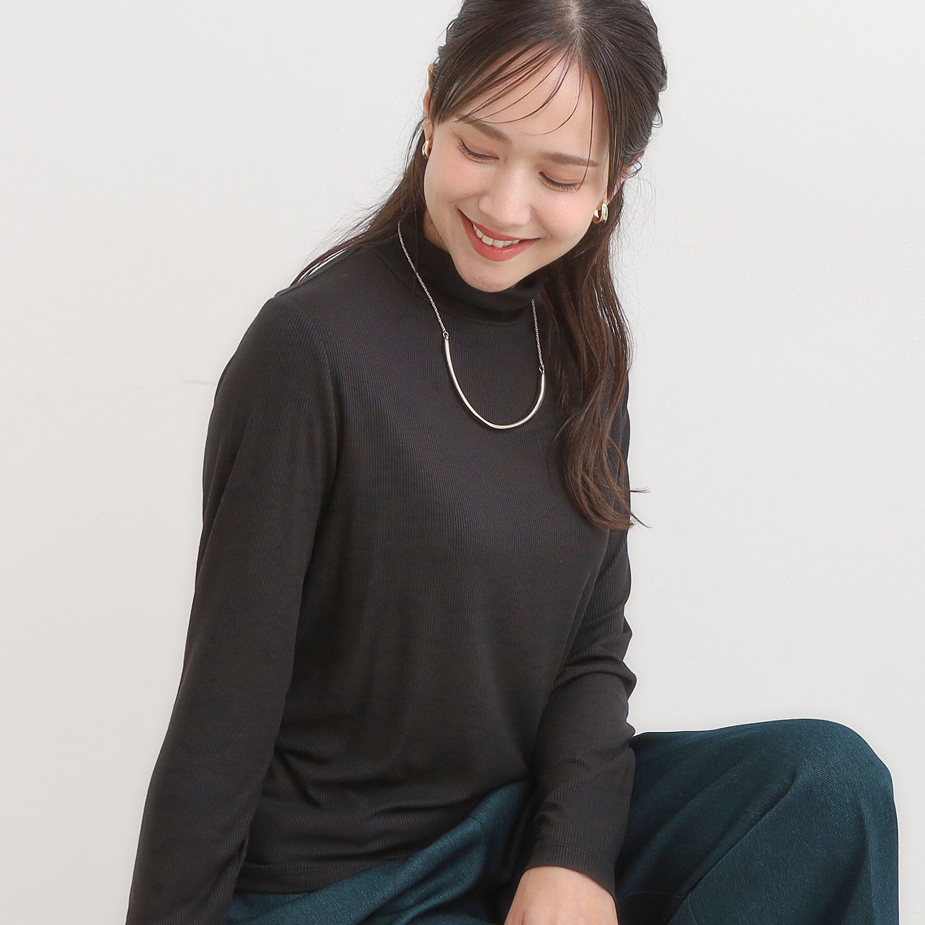 SHOO･LA･RUE「【S-LL/吸湿発熱】なめらかとろみ インナータートル」|Tシャツ・カットソー|ブラック(019)