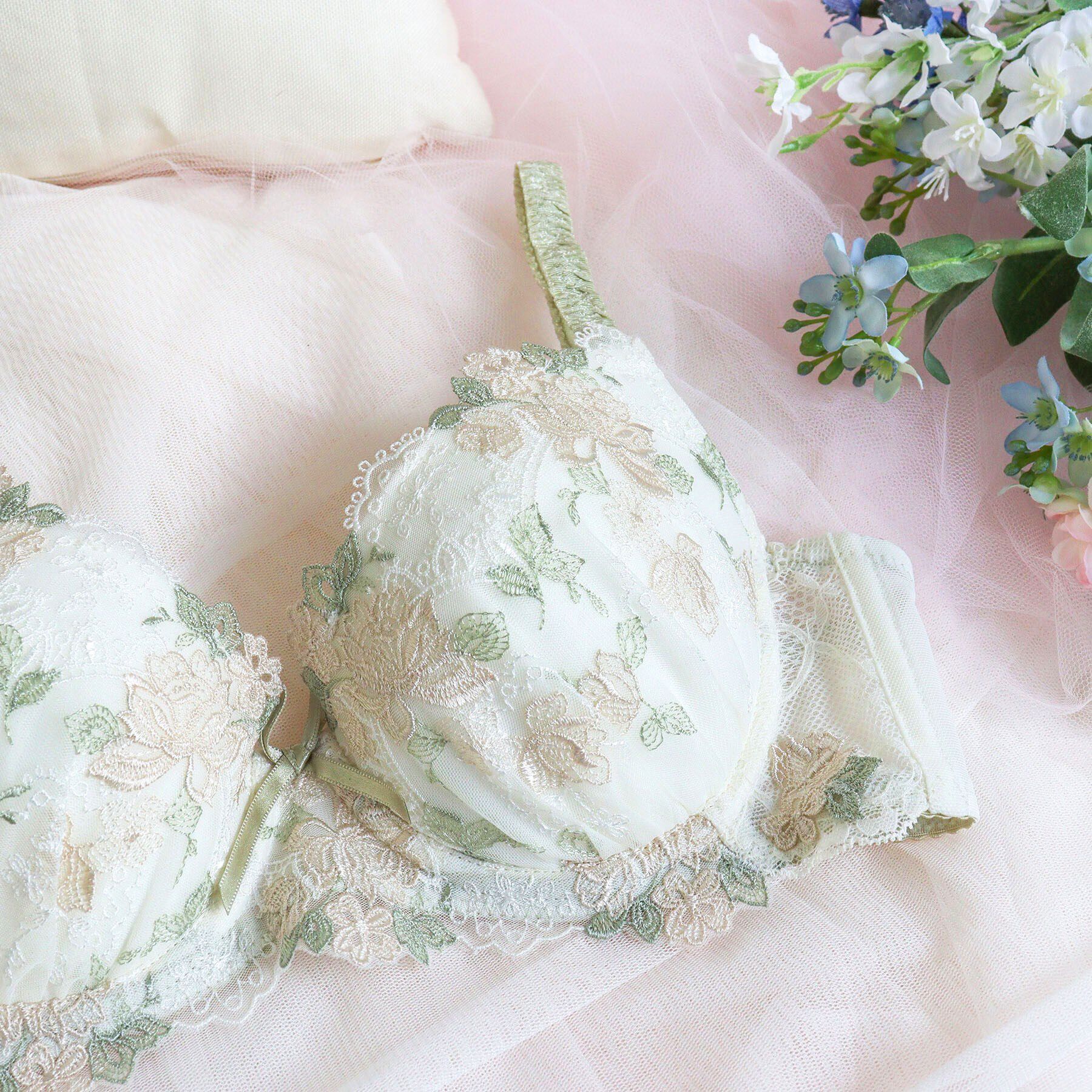 Risa Magli「イーシャ ブラジャー（E-F）＜サイドシェイプ＞」|インナー|