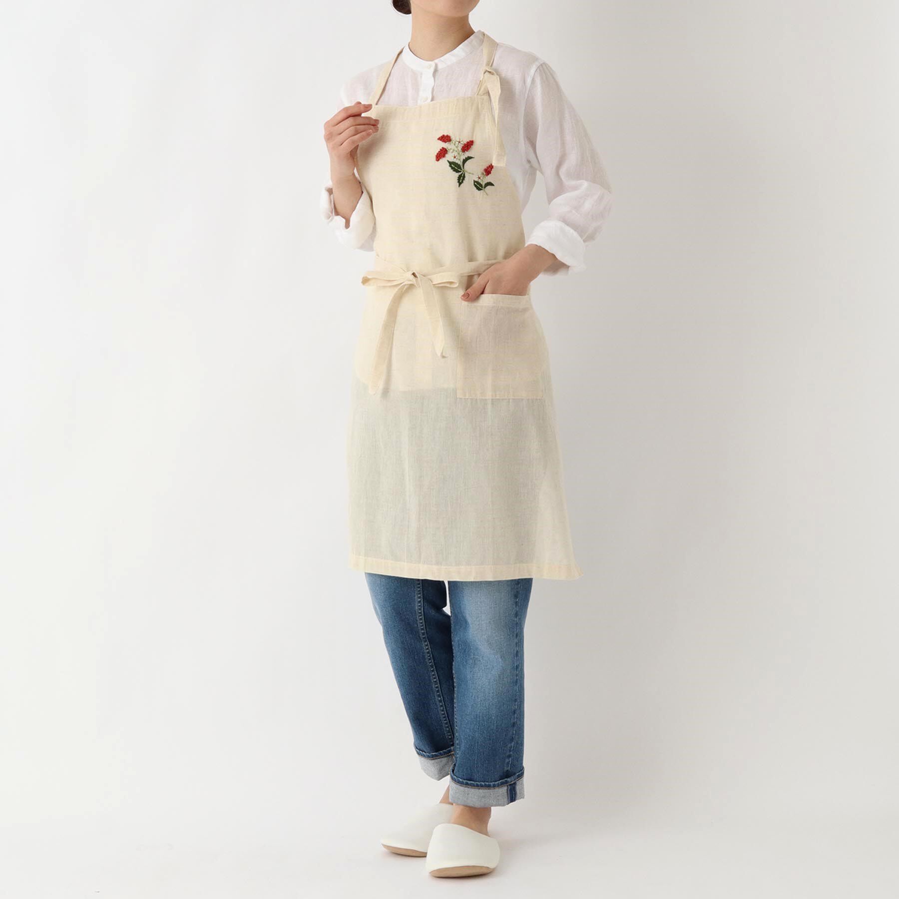 212 KITCHEN STORE「刺繍フラワー ワイルドストロベリー フルエプロン NA ＜212Kオリジナル ＞」|食器・キッチングッズ|