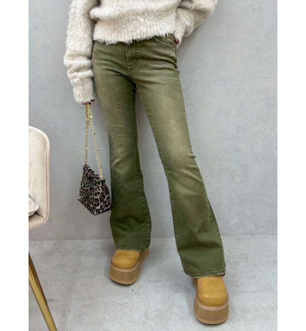 EVRIS「カラーヴィンテージライクストレッチフレアデニムパンツ」|デニム|