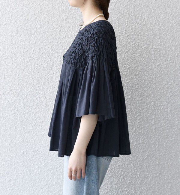 SHIPS any「SHIPS any:〈洗濯機可能〉ハンドスモッキング コットン フレア ブラウス」|シャツ・ブラウス|
