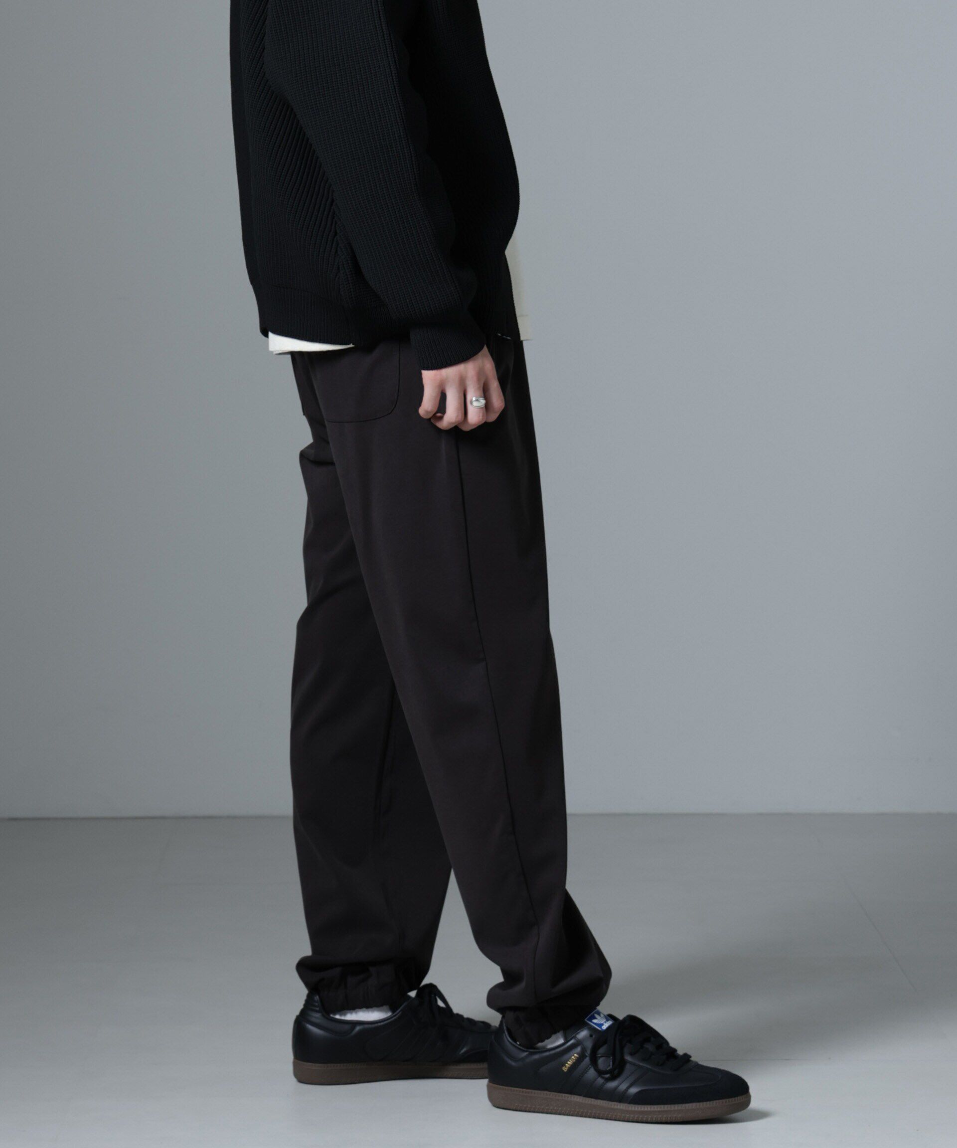 nano･universe「ヌバックライクスムースジョガーパンツ」|チノ|