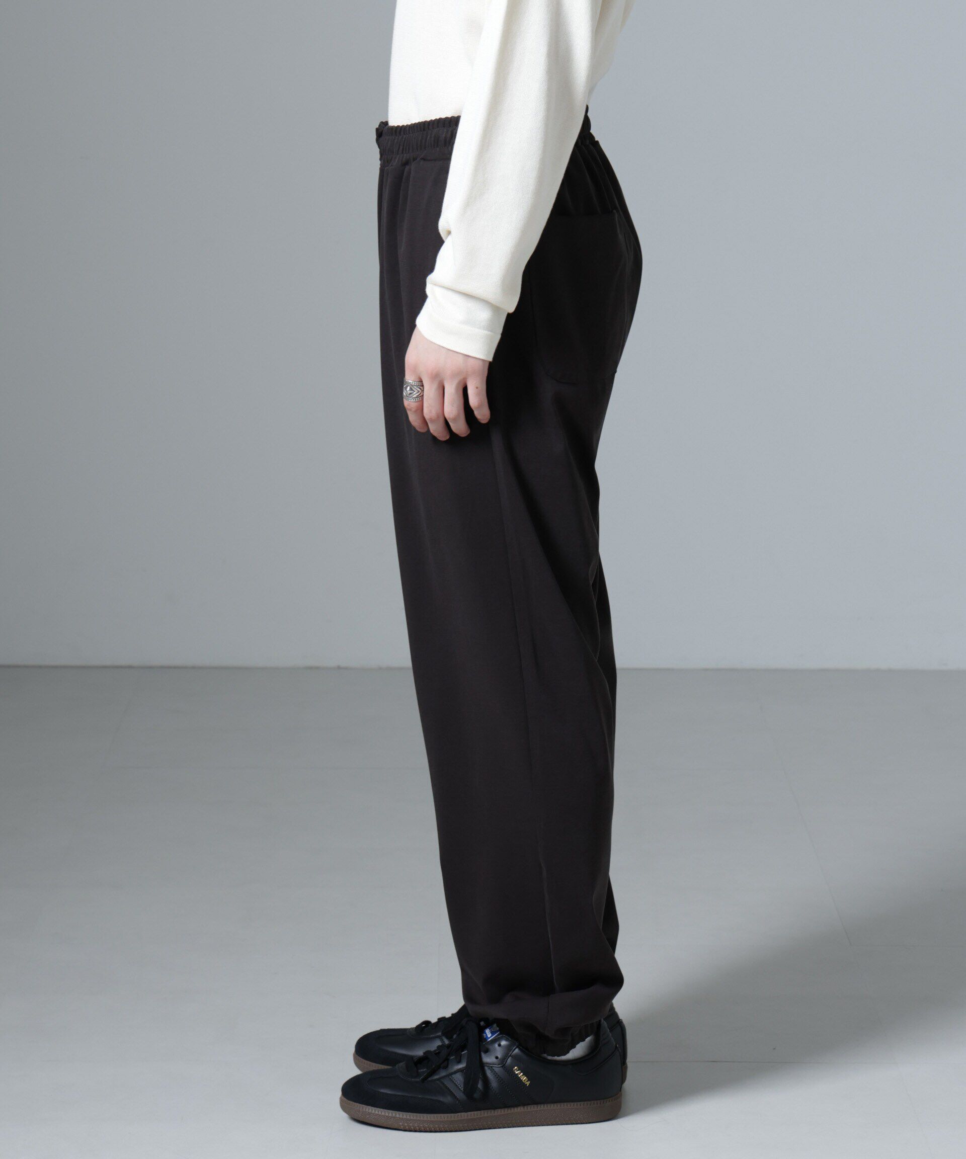 nano･universe「ヌバックライクスムースジョガーパンツ」|チノ|