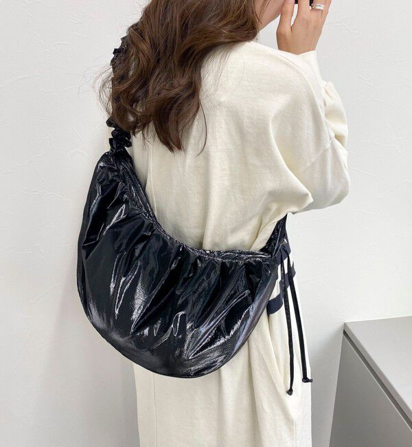 fredy emue「ソフトパテッドシャーリングショルダーバッグ」|ショルダー・メッセンジャー|