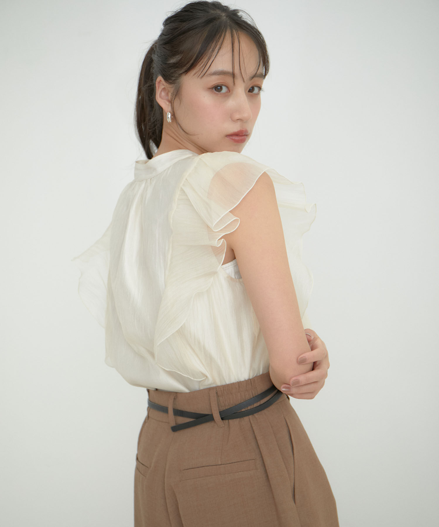 VIS「【新色追加】シャイニーボウタイフリルブラウス【前後2WAY】【洗える】」|シャツ・ブラウス|