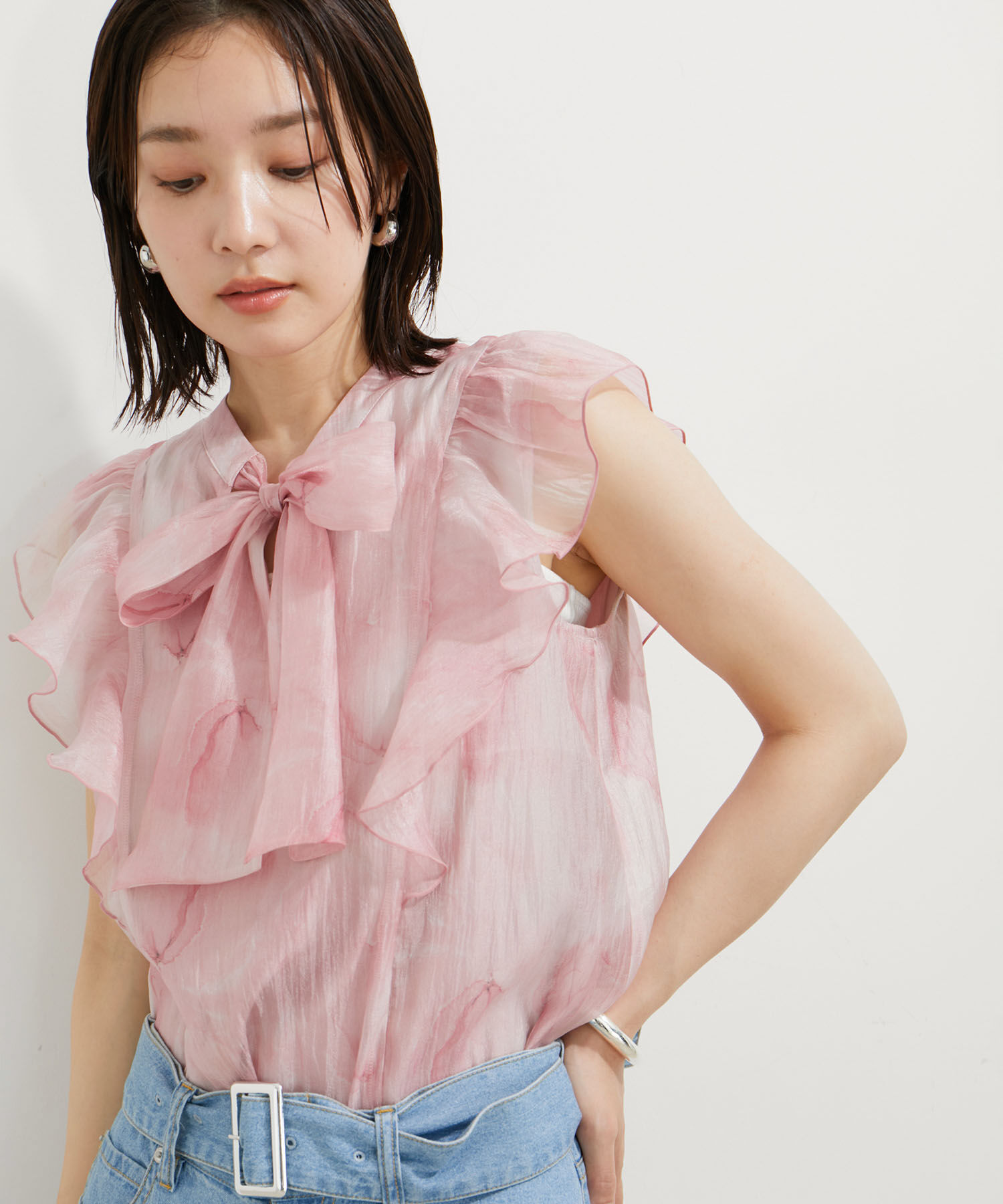 VIS「【新色追加】シャイニーボウタイフリルブラウス【前後2WAY】【洗える】」|シャツ・ブラウス|