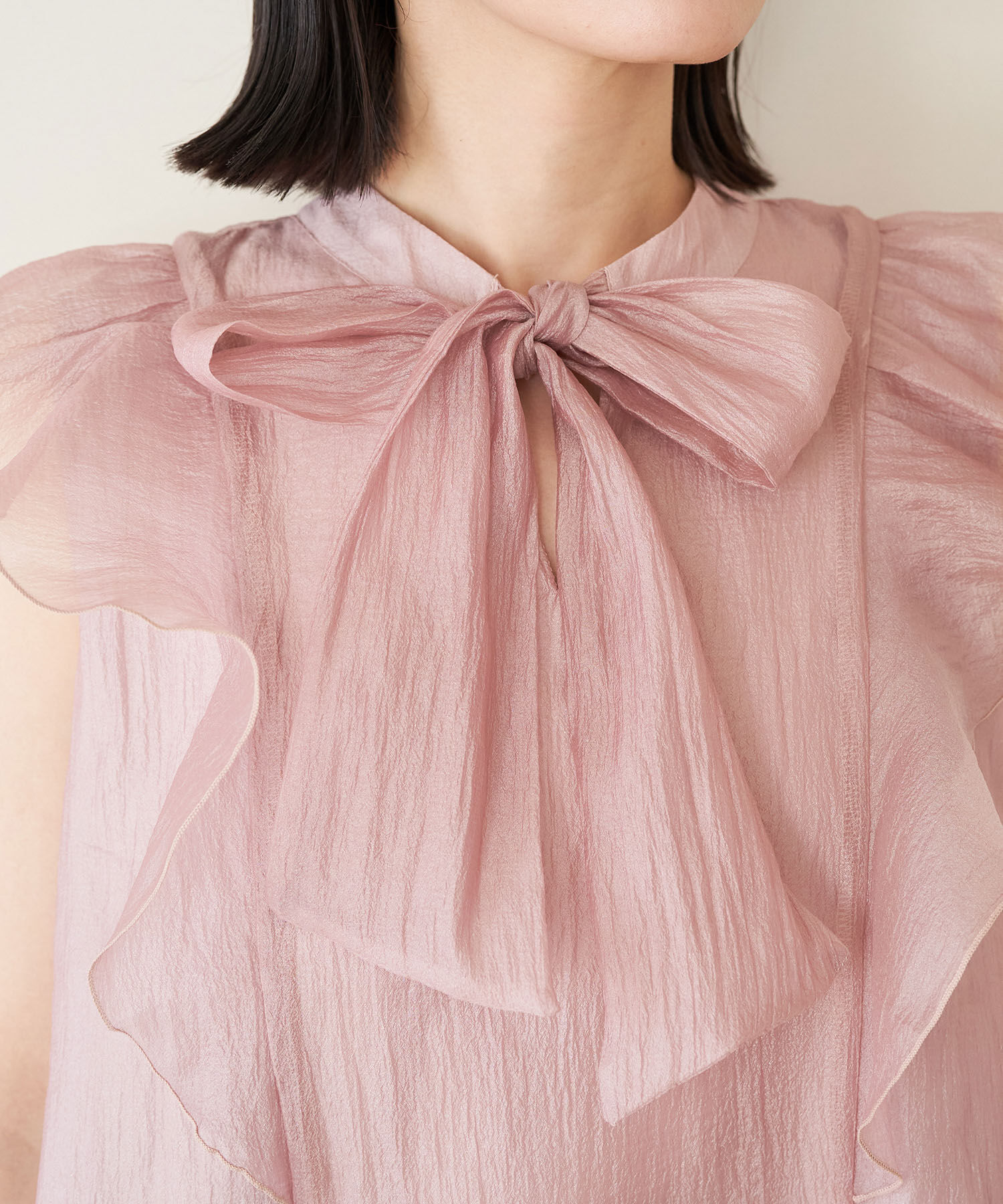 VIS「【新色追加】シャイニーボウタイフリルブラウス【前後2WAY】【洗える】」|シャツ・ブラウス|